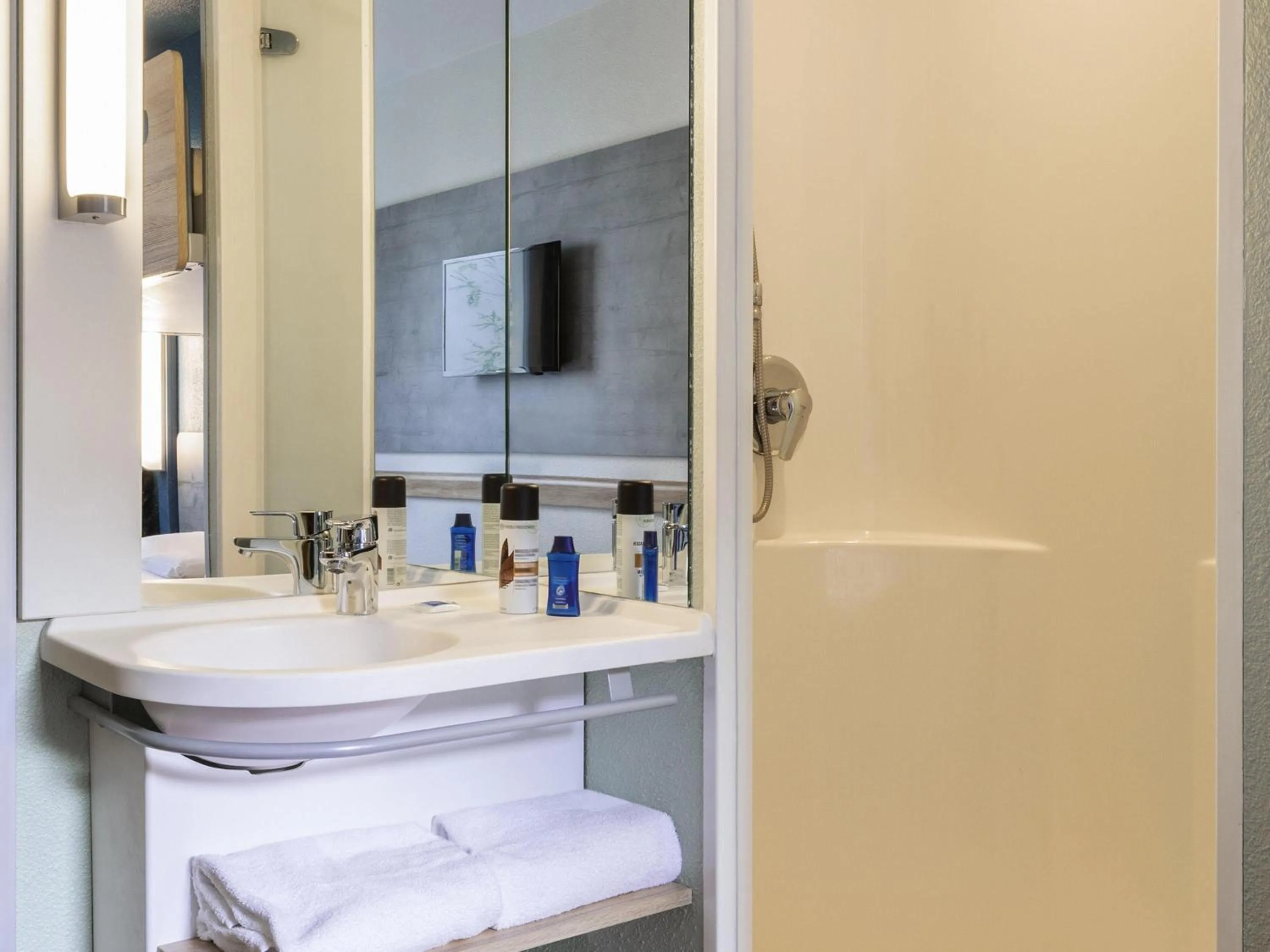 Bedroom in ibis budget Meudon Paris Ouest