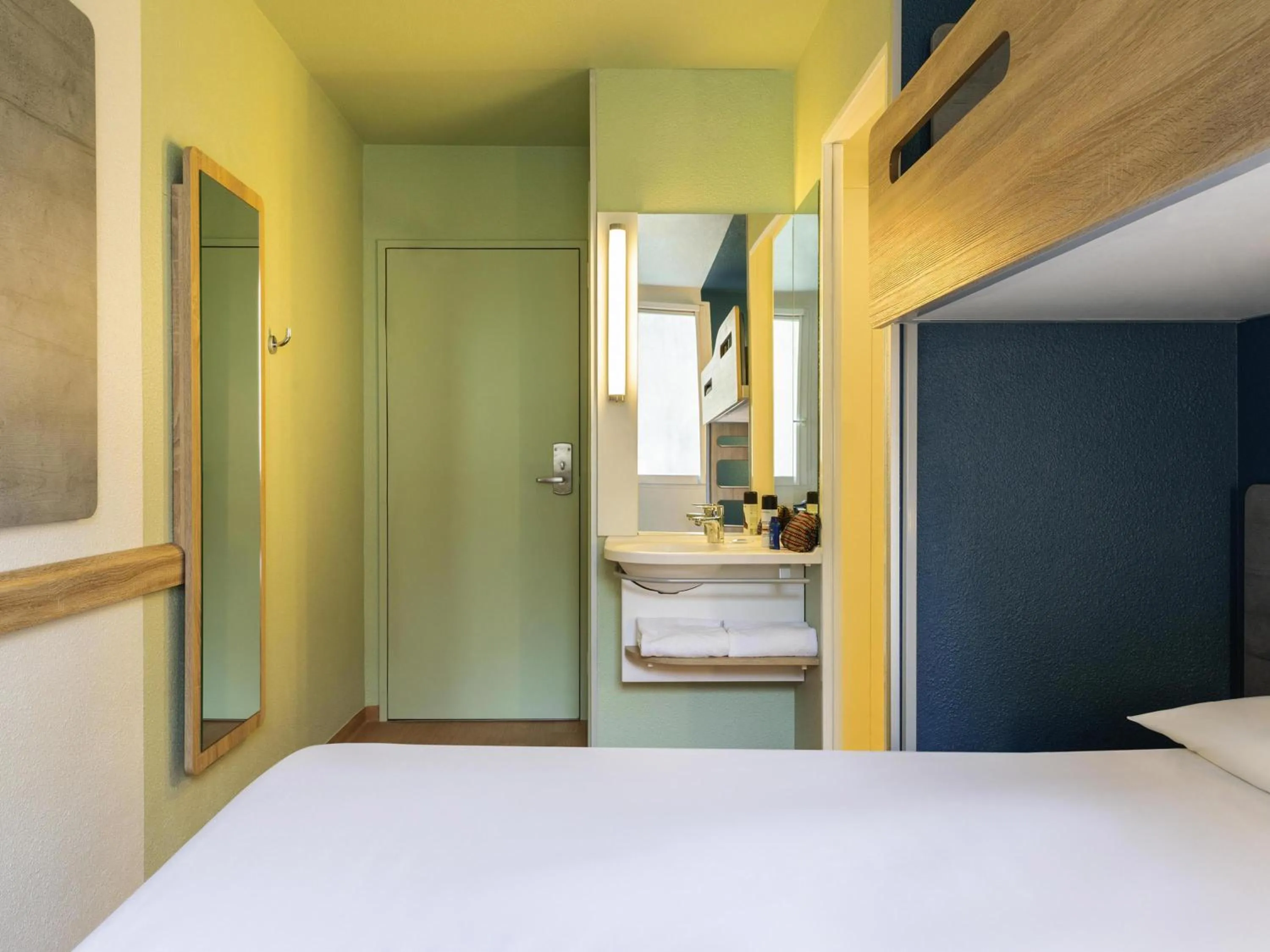 Bedroom, Bed in ibis budget Meudon Paris Ouest