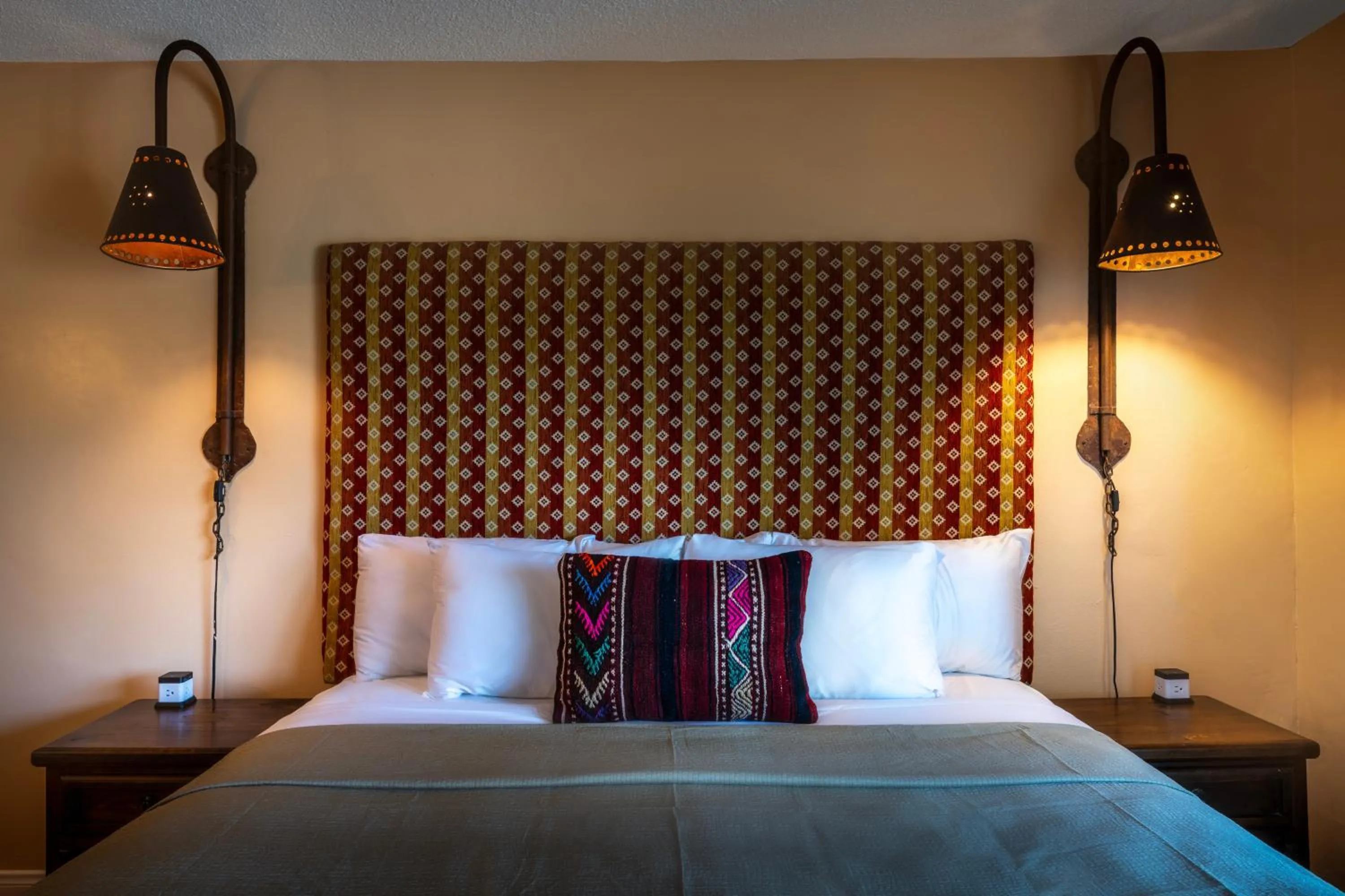 Bed in Hotel Pepper Tree Boutique Kitchen Studios - Anaheim