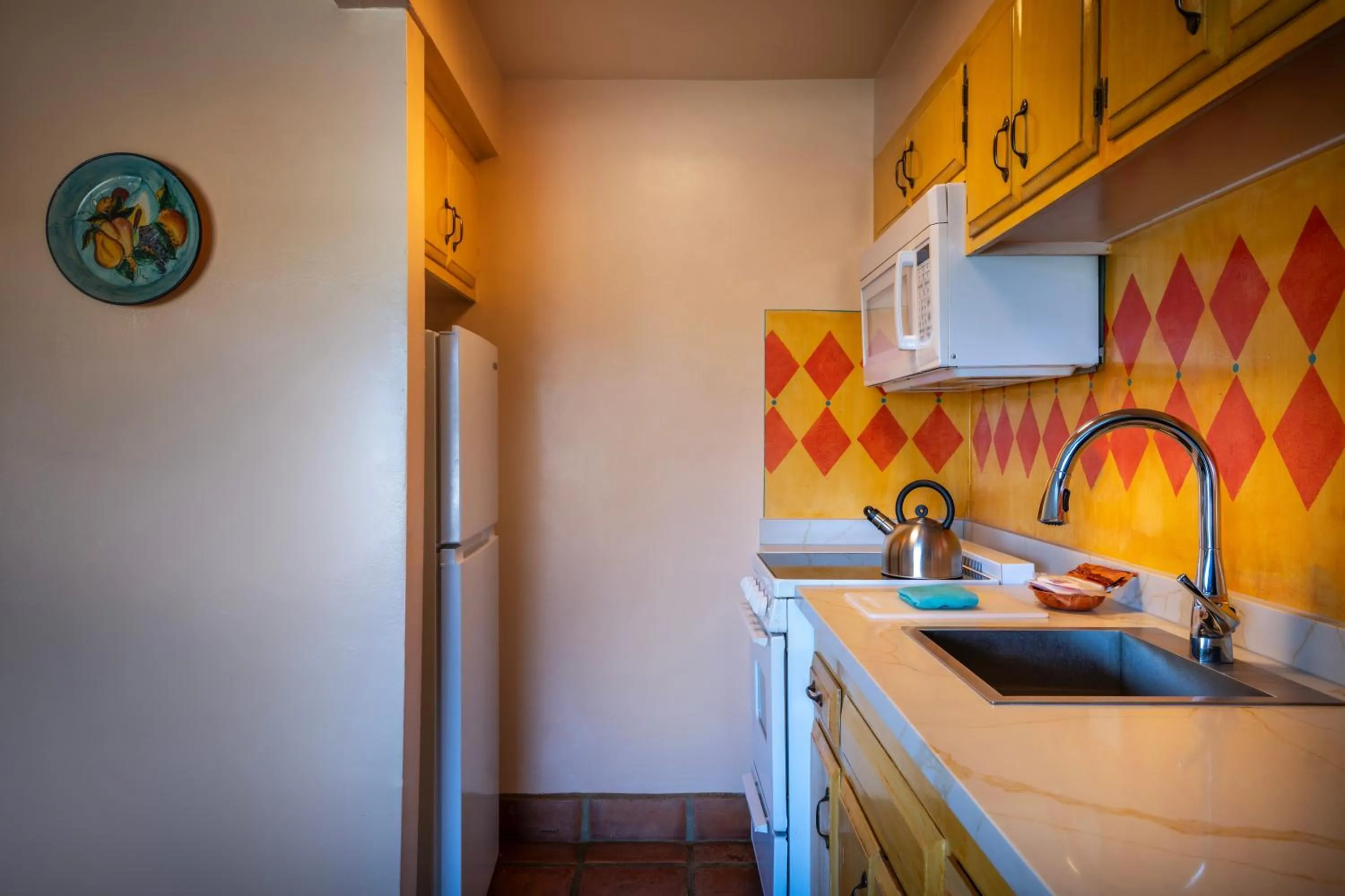 Kitchen or kitchenette in Hotel Pepper Tree Boutique Kitchen Studios - Anaheim