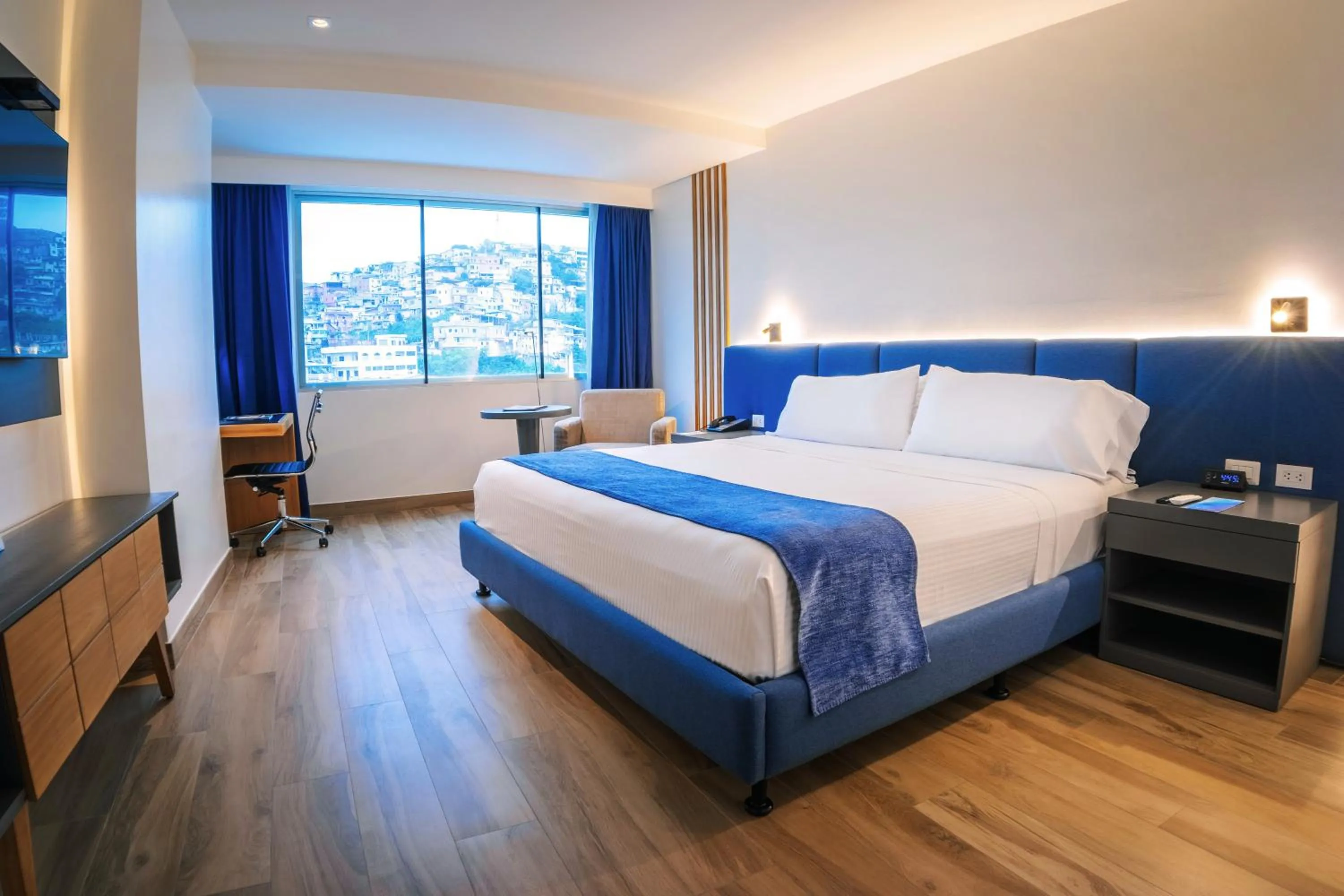 Bed in Wyndham Guayaquil, Puerto Santa Ana