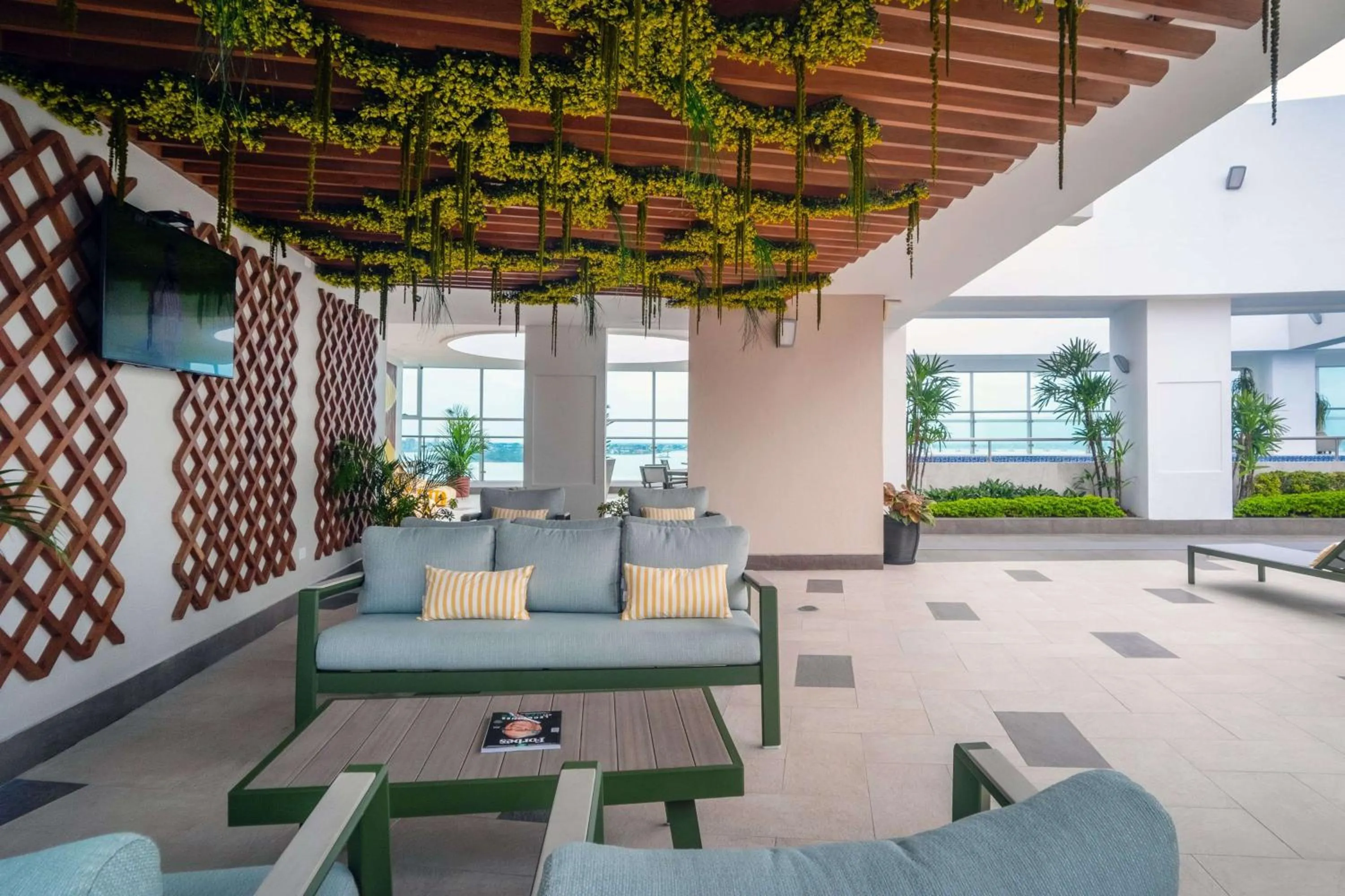 Seating area in Wyndham Guayaquil, Puerto Santa Ana