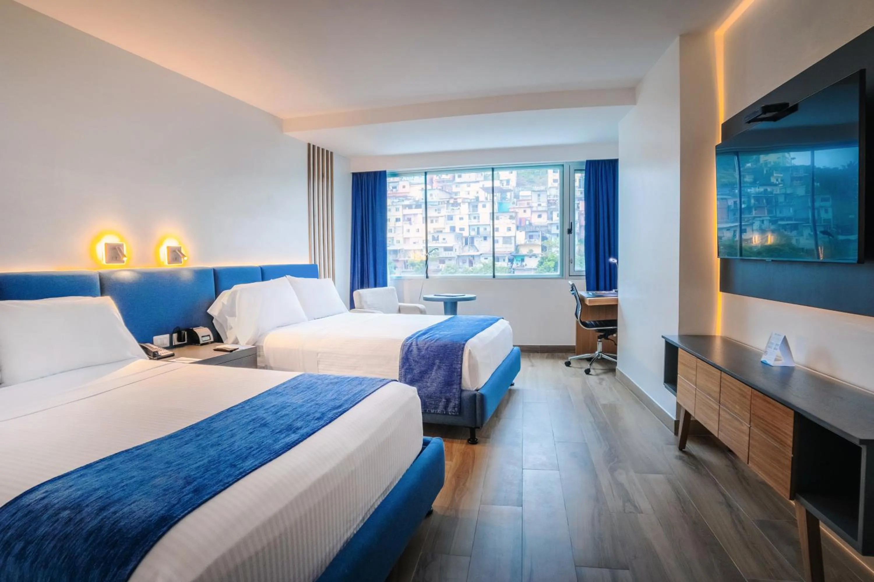 Bed in Wyndham Guayaquil, Puerto Santa Ana