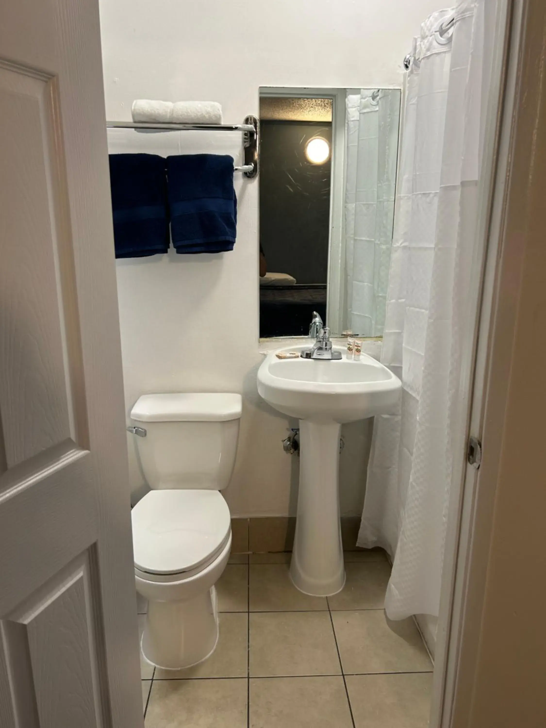 Double Room with Two Double Beds in Budget Inn Hollywood Double Room with Two Double Beds in Budget Inn Hollywood