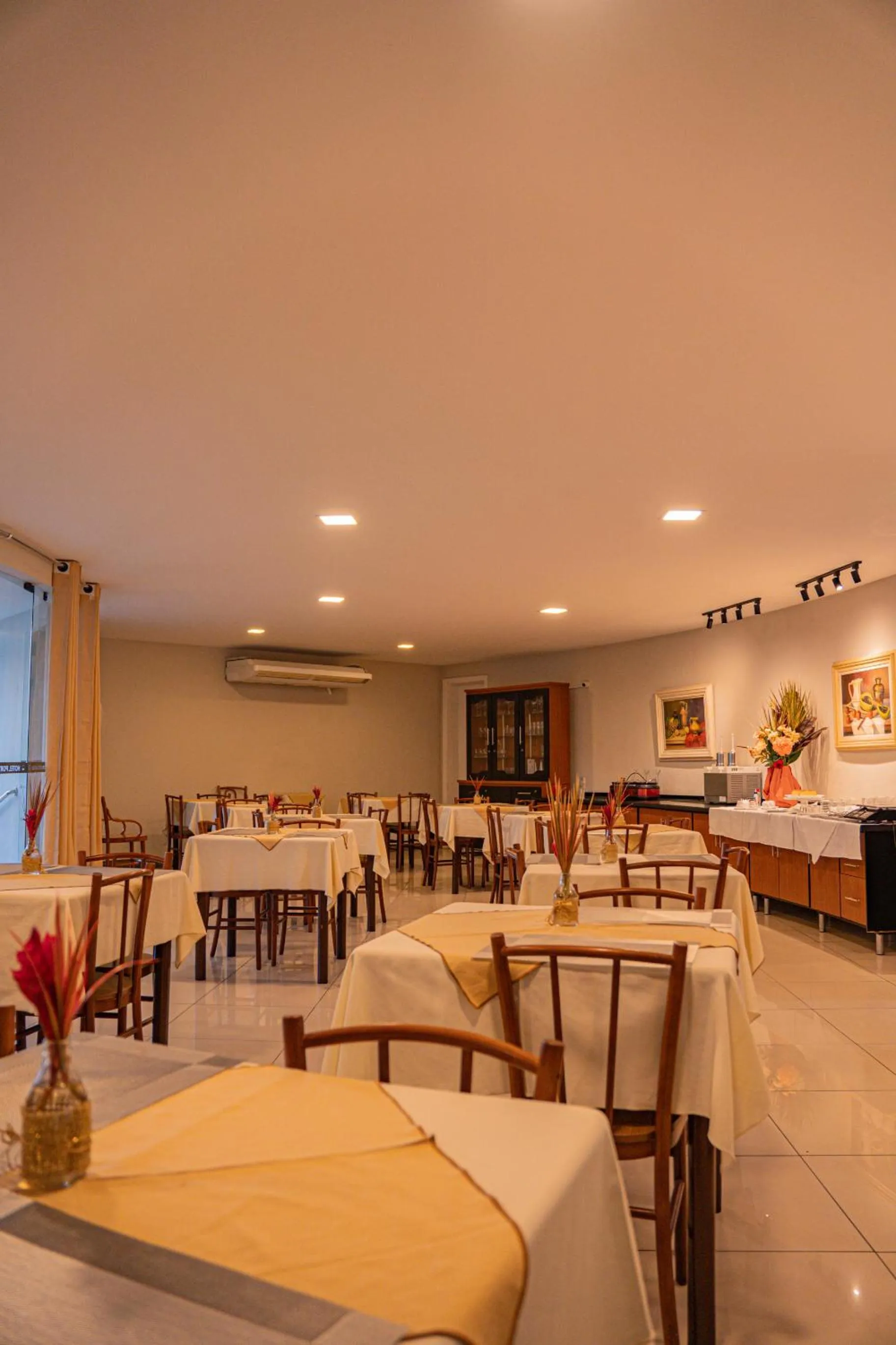 Restaurant/places to eat in Hotel Porto Napolis