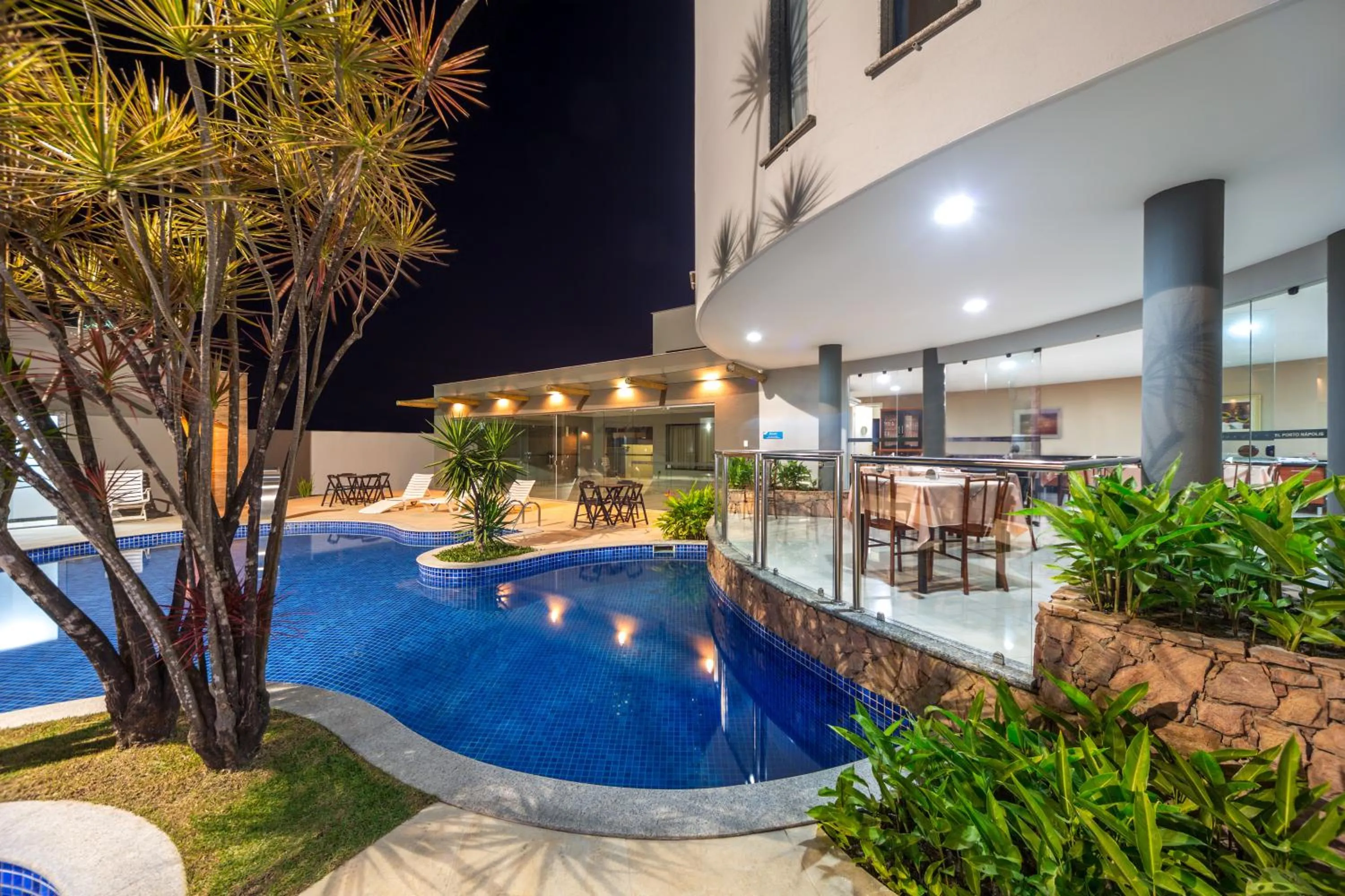 Swimming pool in Hotel Porto Napolis