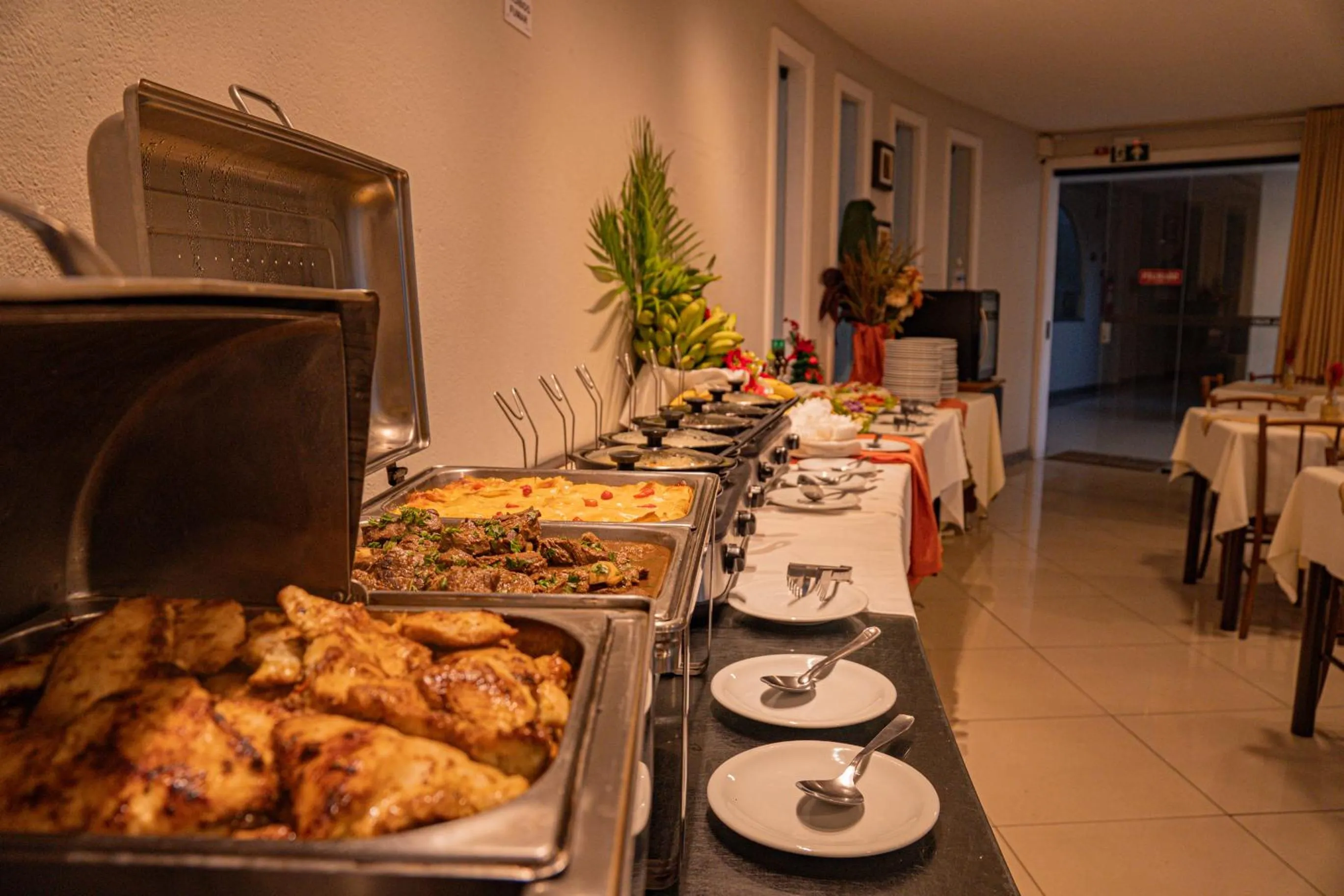 Restaurant/places to eat in Hotel Porto Napolis