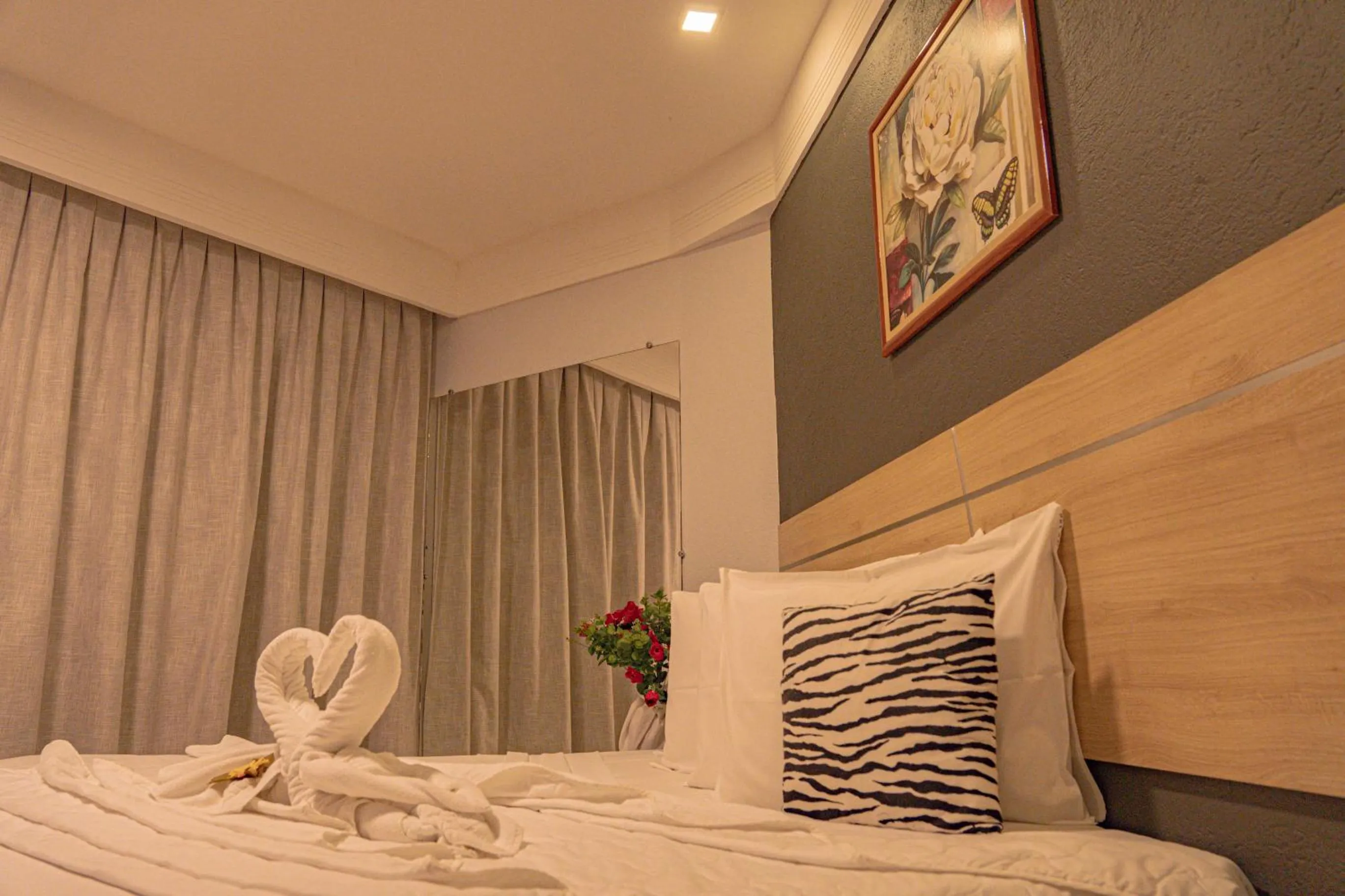 Hot Tub, Bed in Hotel Porto Napolis