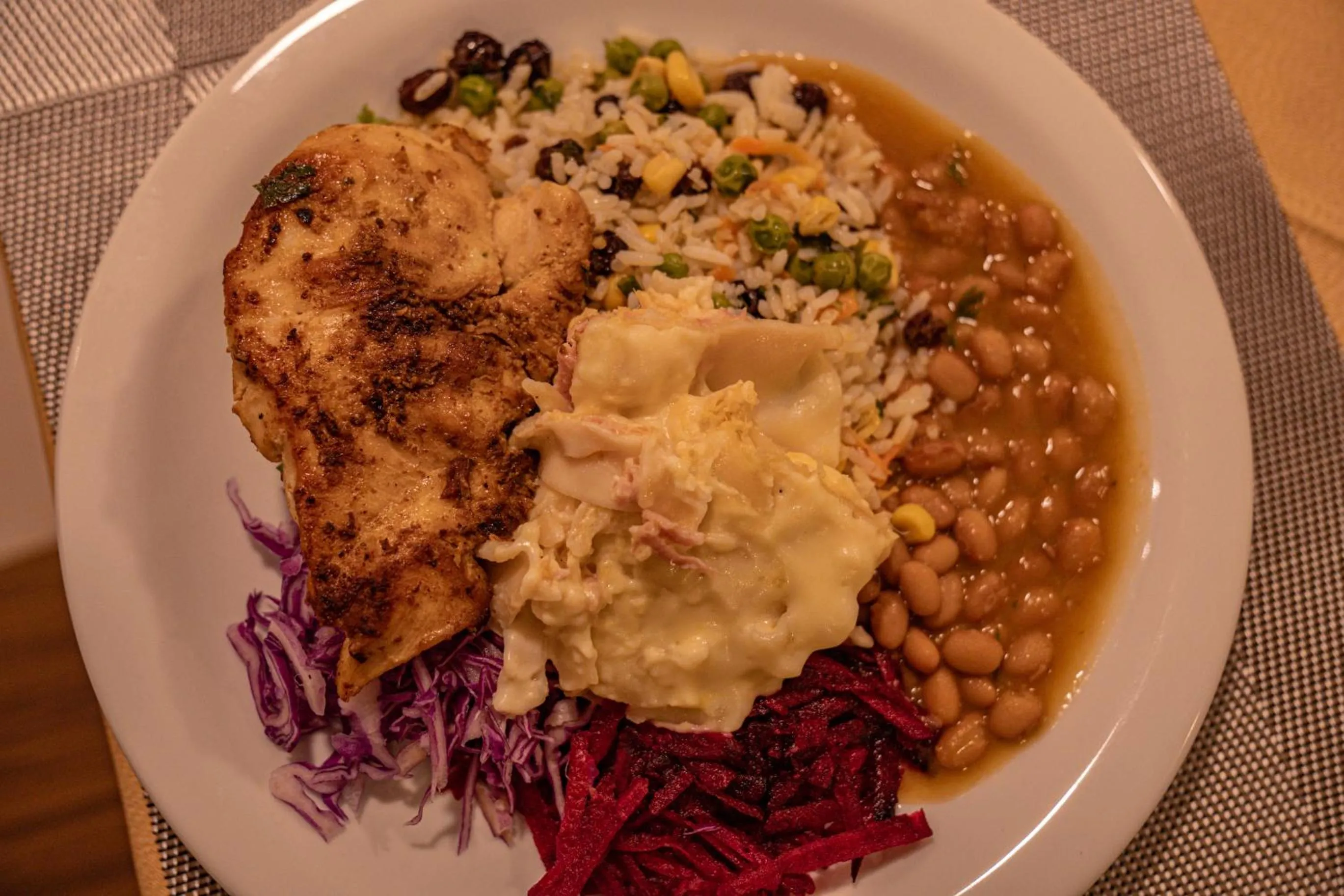 Restaurant/places to eat in Hotel Porto Napolis