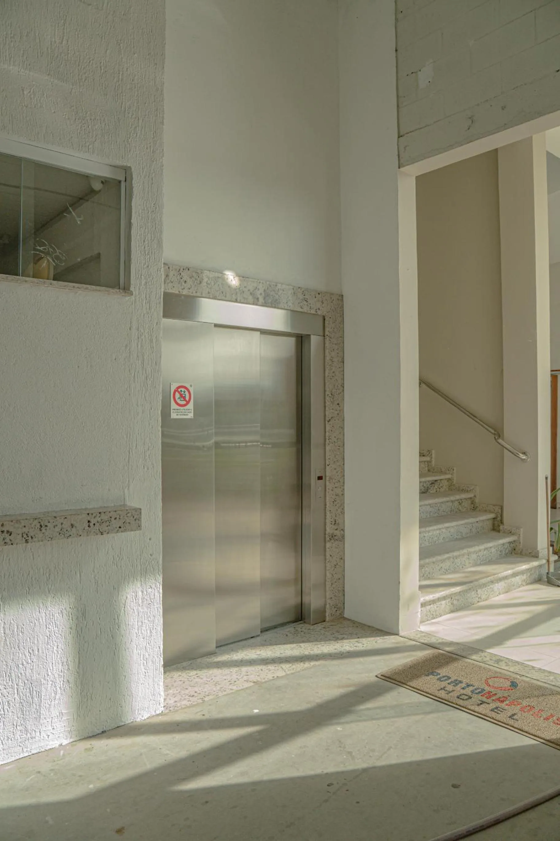 elevator in Hotel Porto Napolis