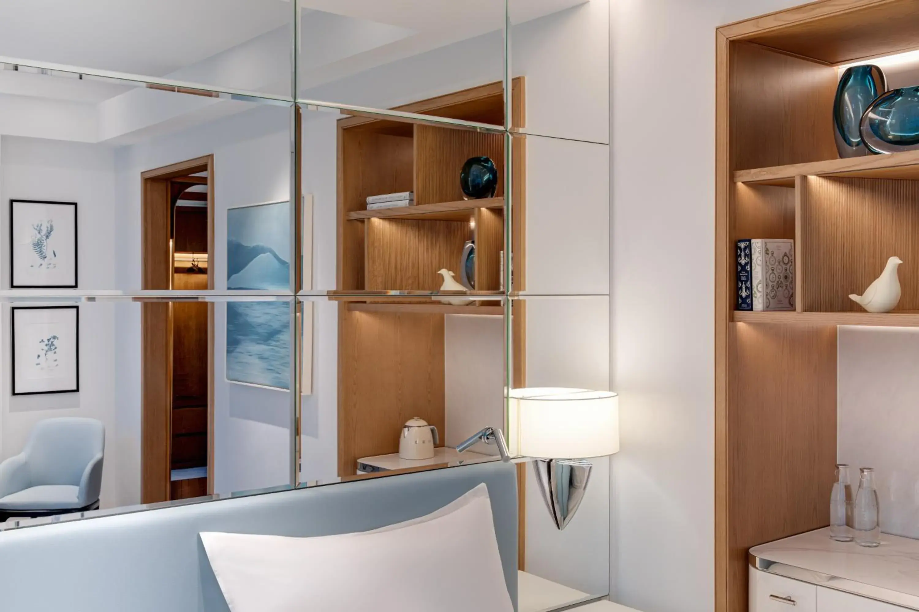 Guest Room Twin in Lanson Place Causeway Bay, Hong Kong Guest Room Twin in Lanson Place Causeway Bay, Hong Kong