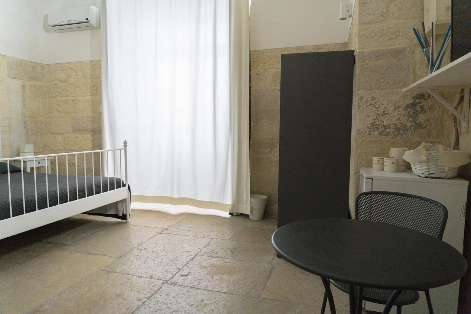 Bedroom, Bed in Donato Rooms