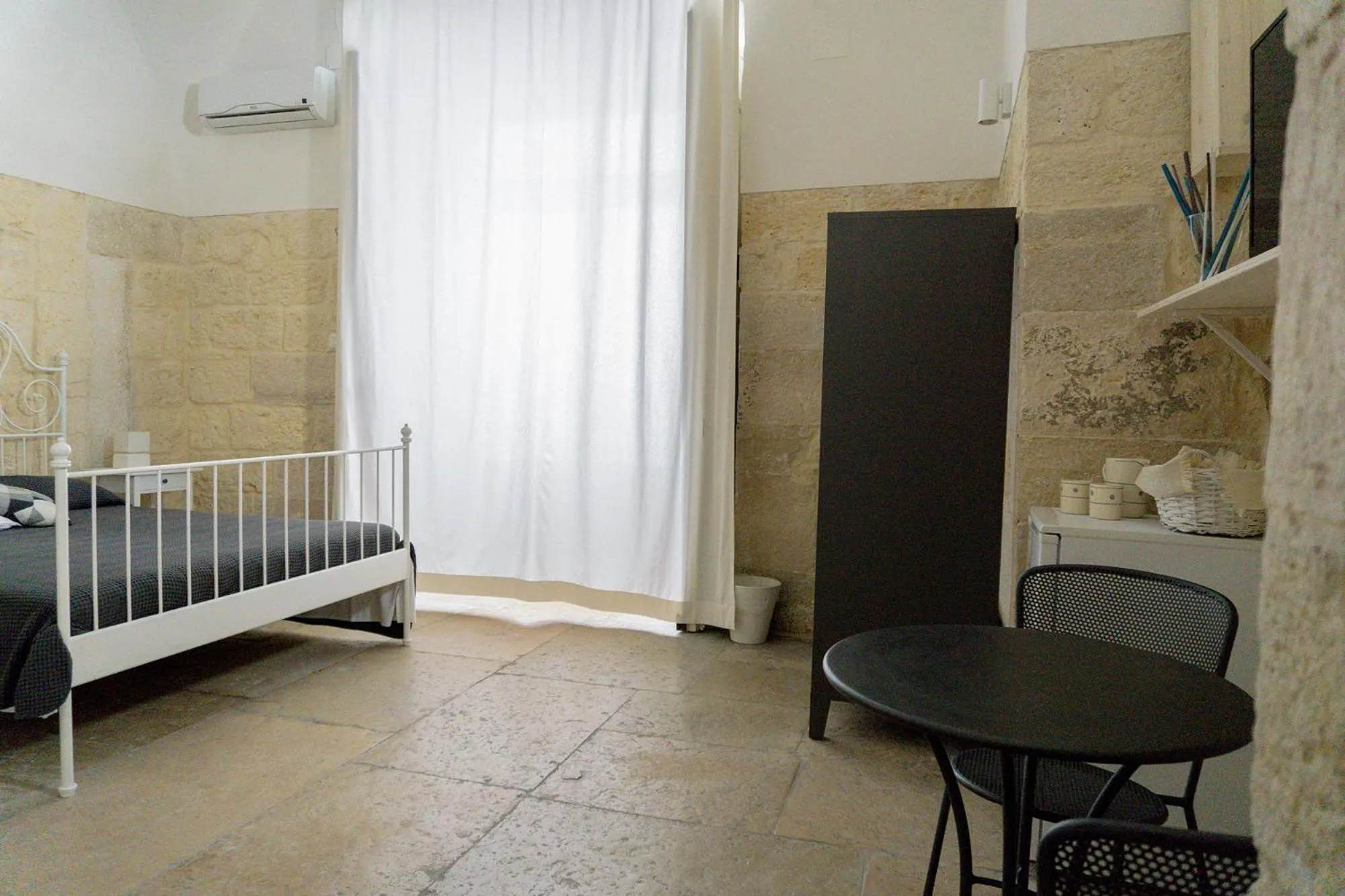 Bedroom, Bed in Donato Rooms