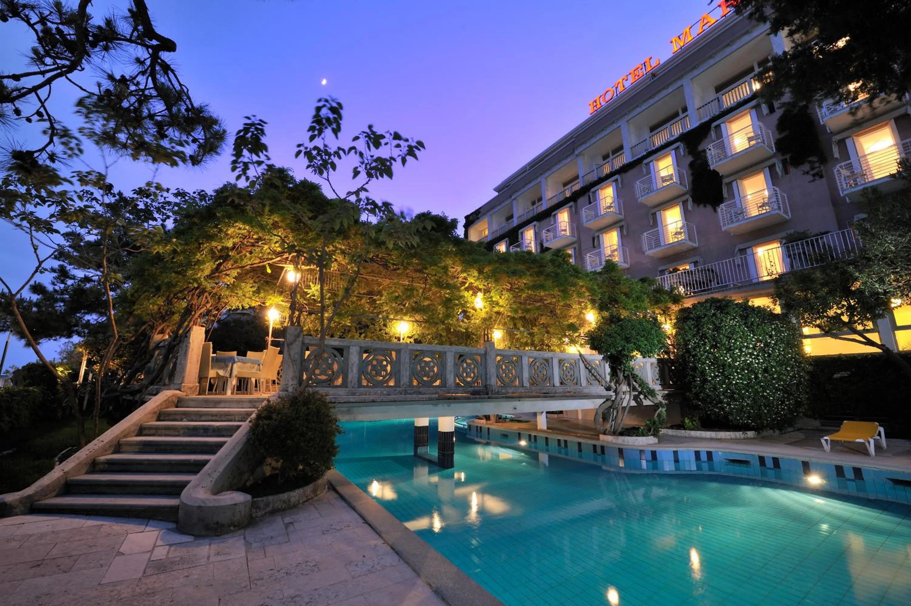 Night in Grande Albergo Marin