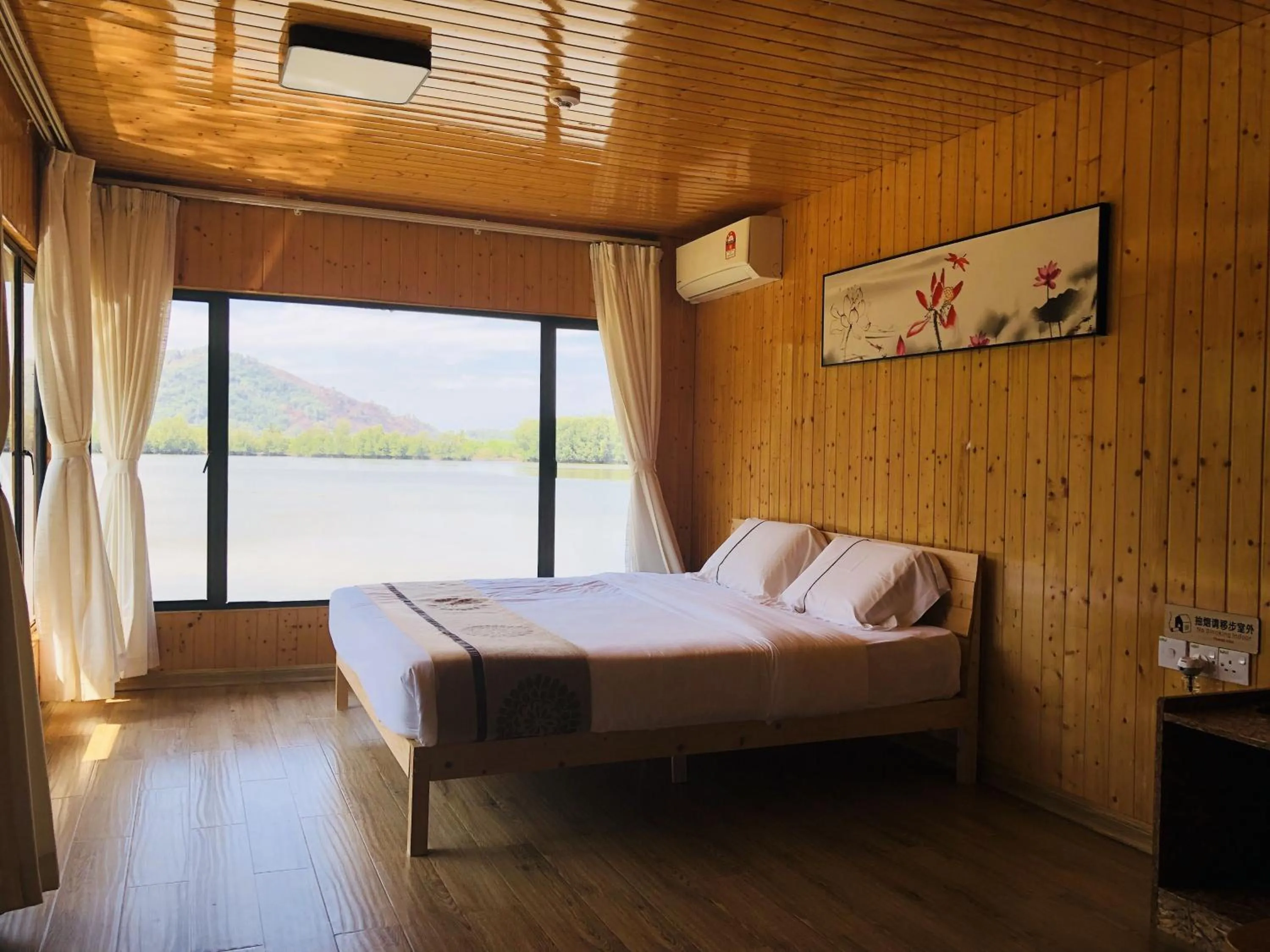 Bed in Gayang Friendly Water House Homestay