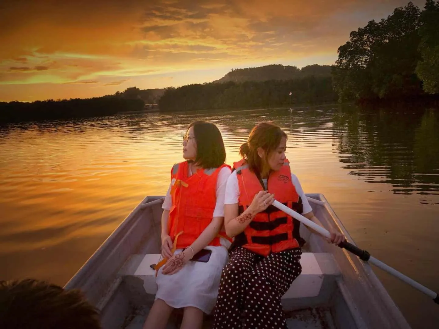 People in Gayang Friendly Water House Homestay