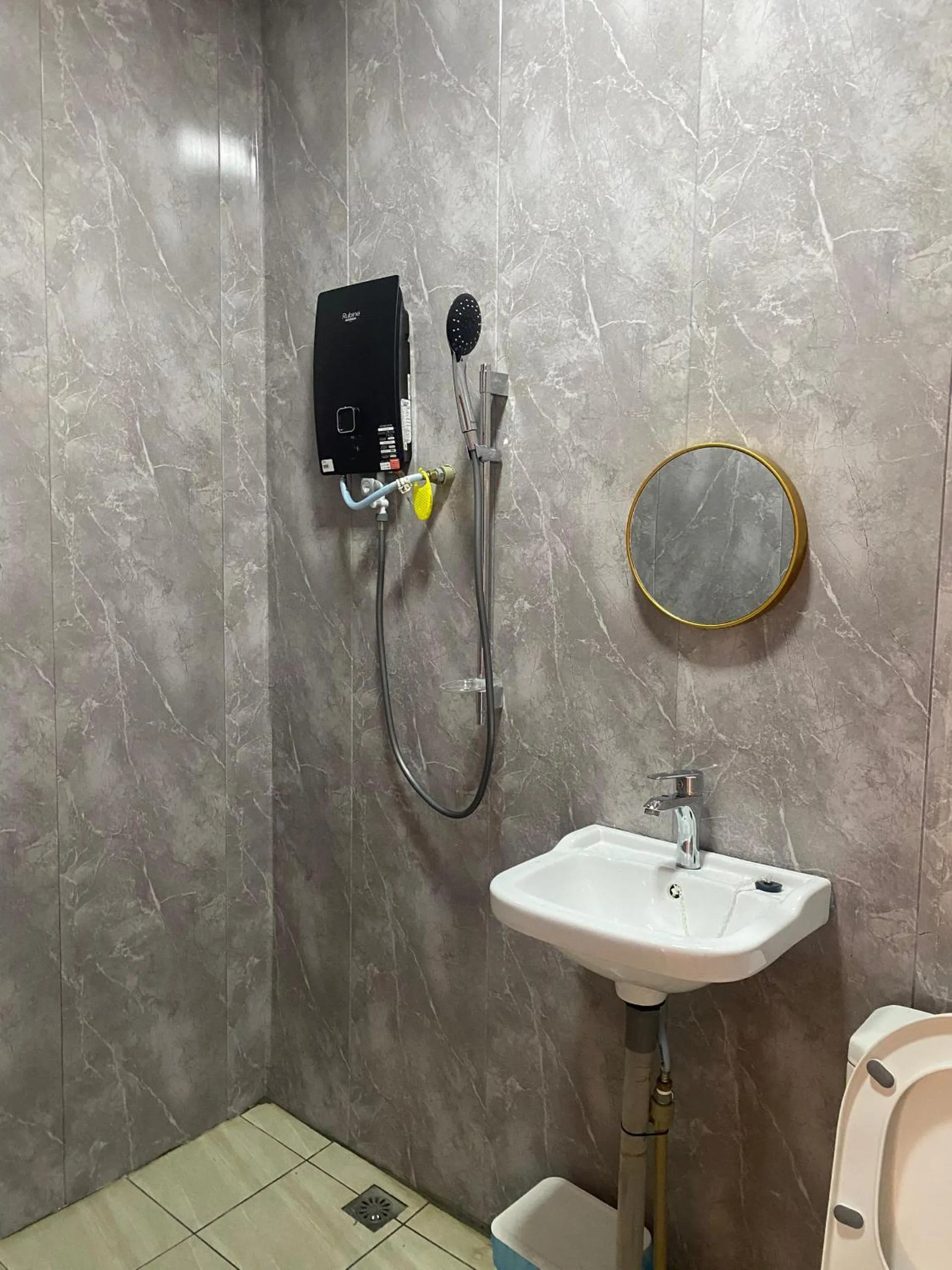 Shower in Gayang Friendly Water House Homestay