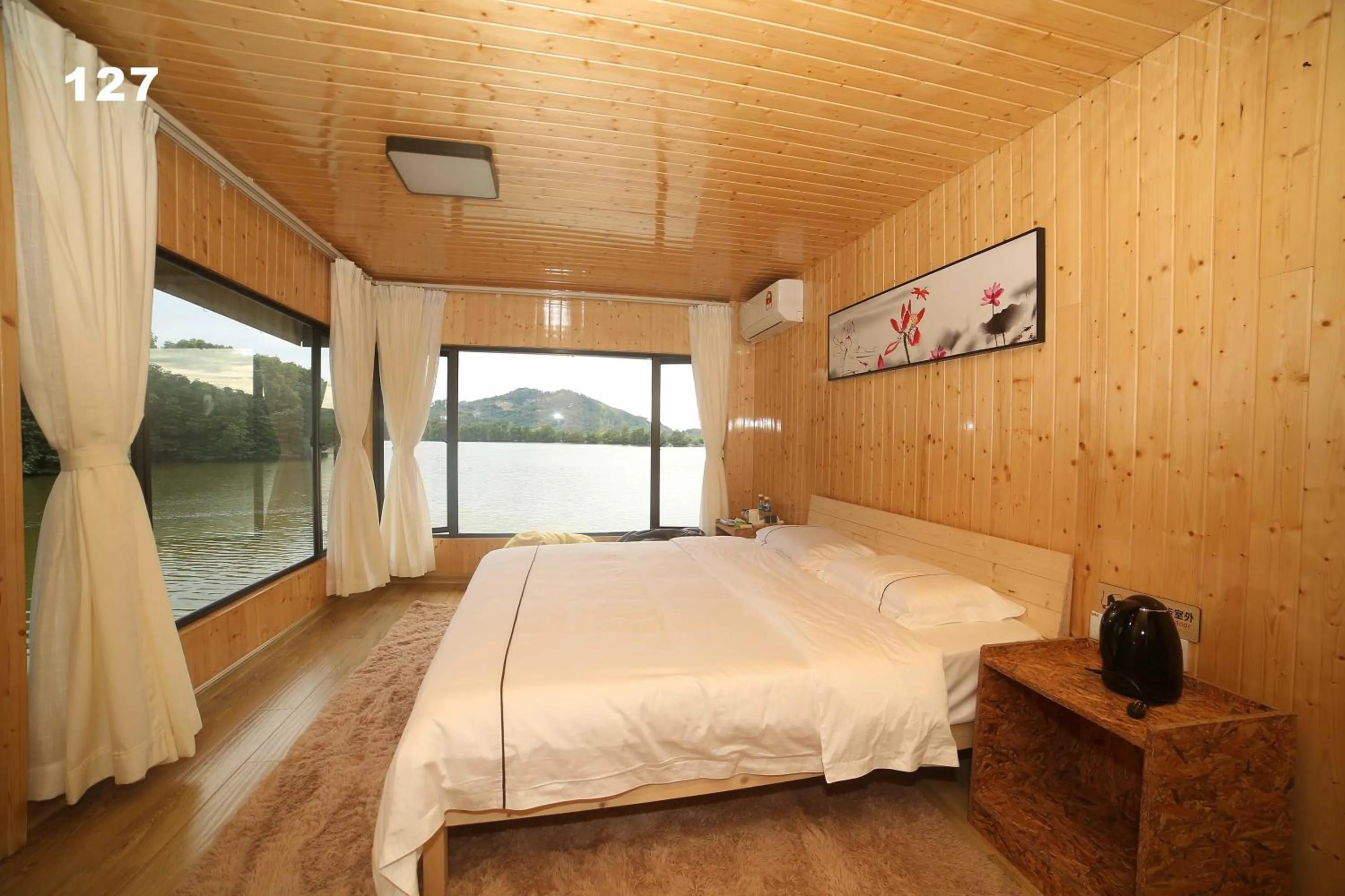 Bed in Gayang Friendly Water House Homestay