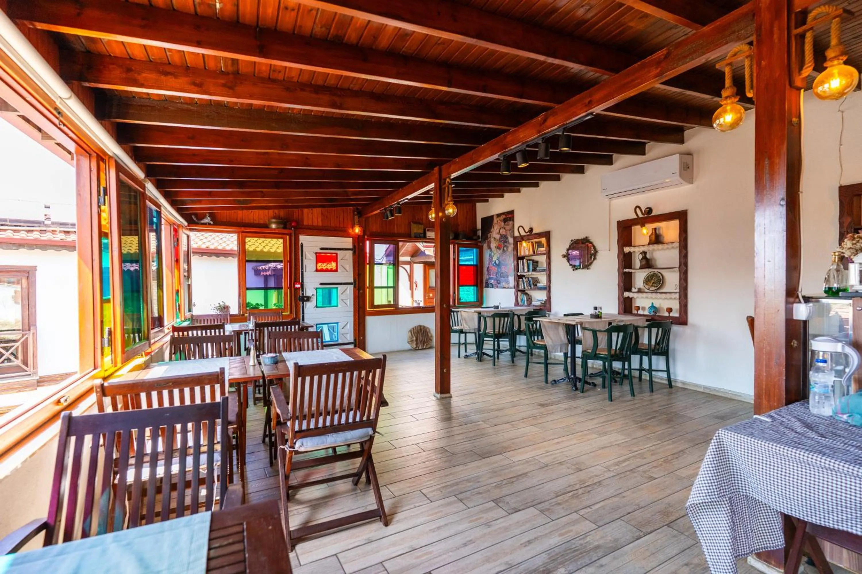 Restaurant/places to eat in Amazon Petite Palace