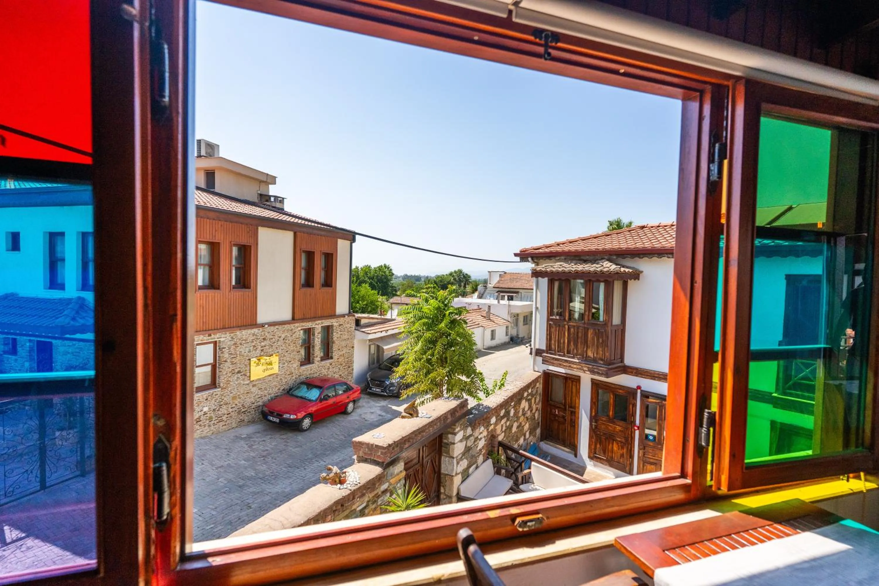 Day in Amazon Petite Palace