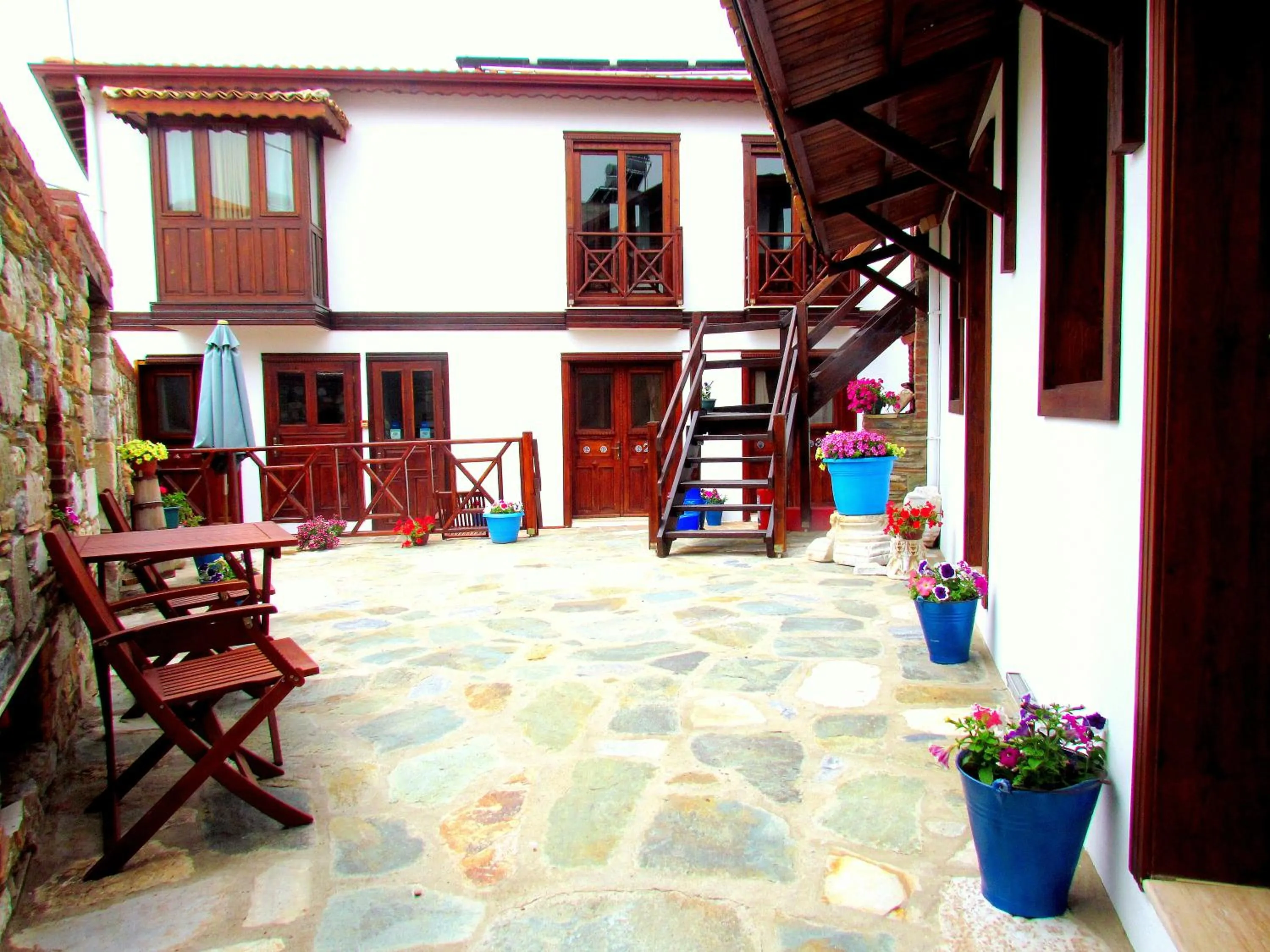 Patio in Amazon Petite Palace