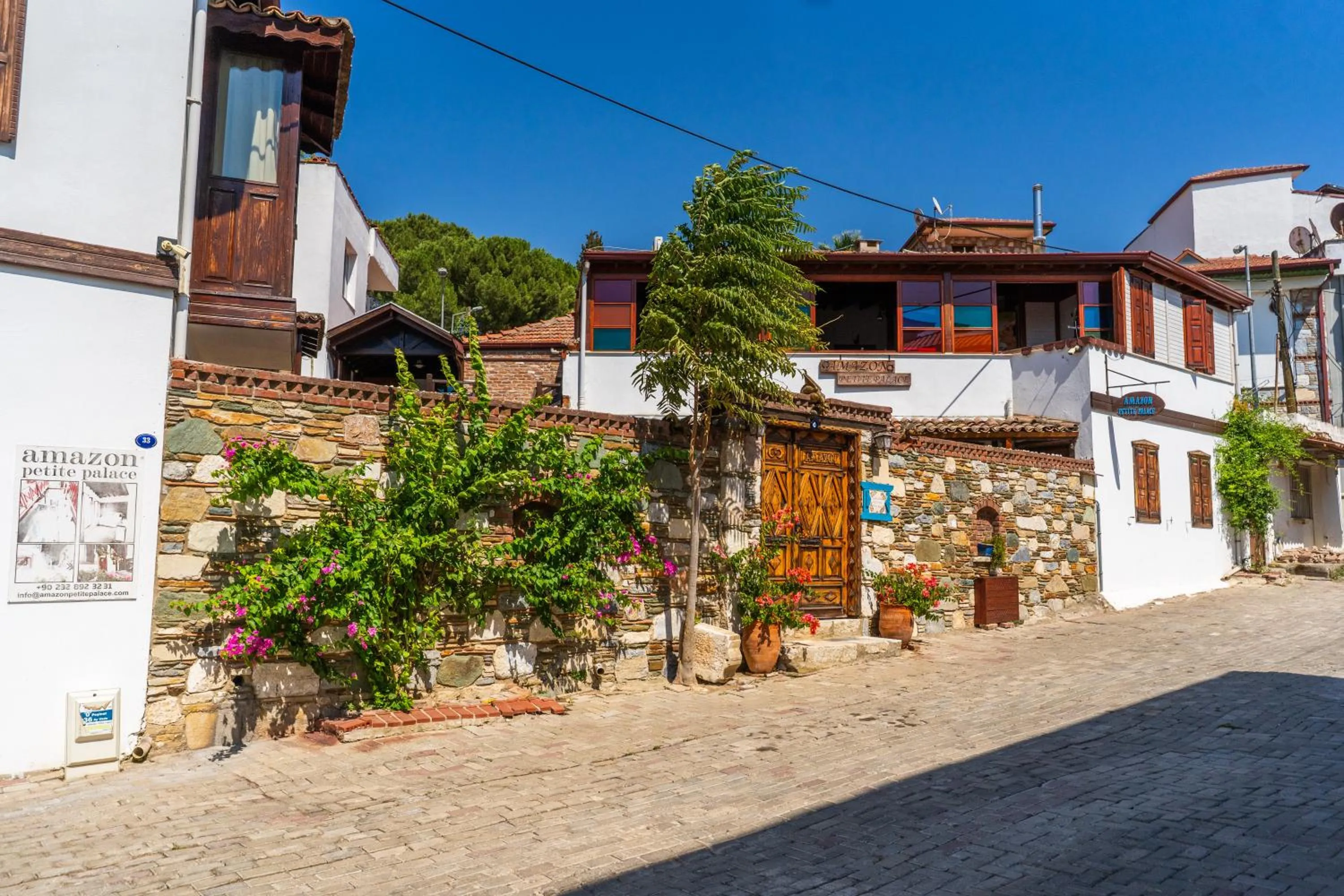 Property building in Amazon Petite Palace