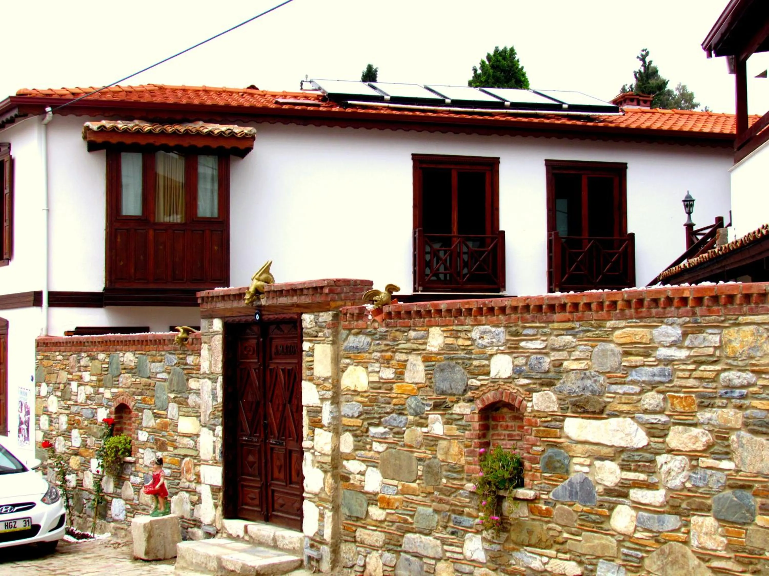 Day in Amazon Petite Palace