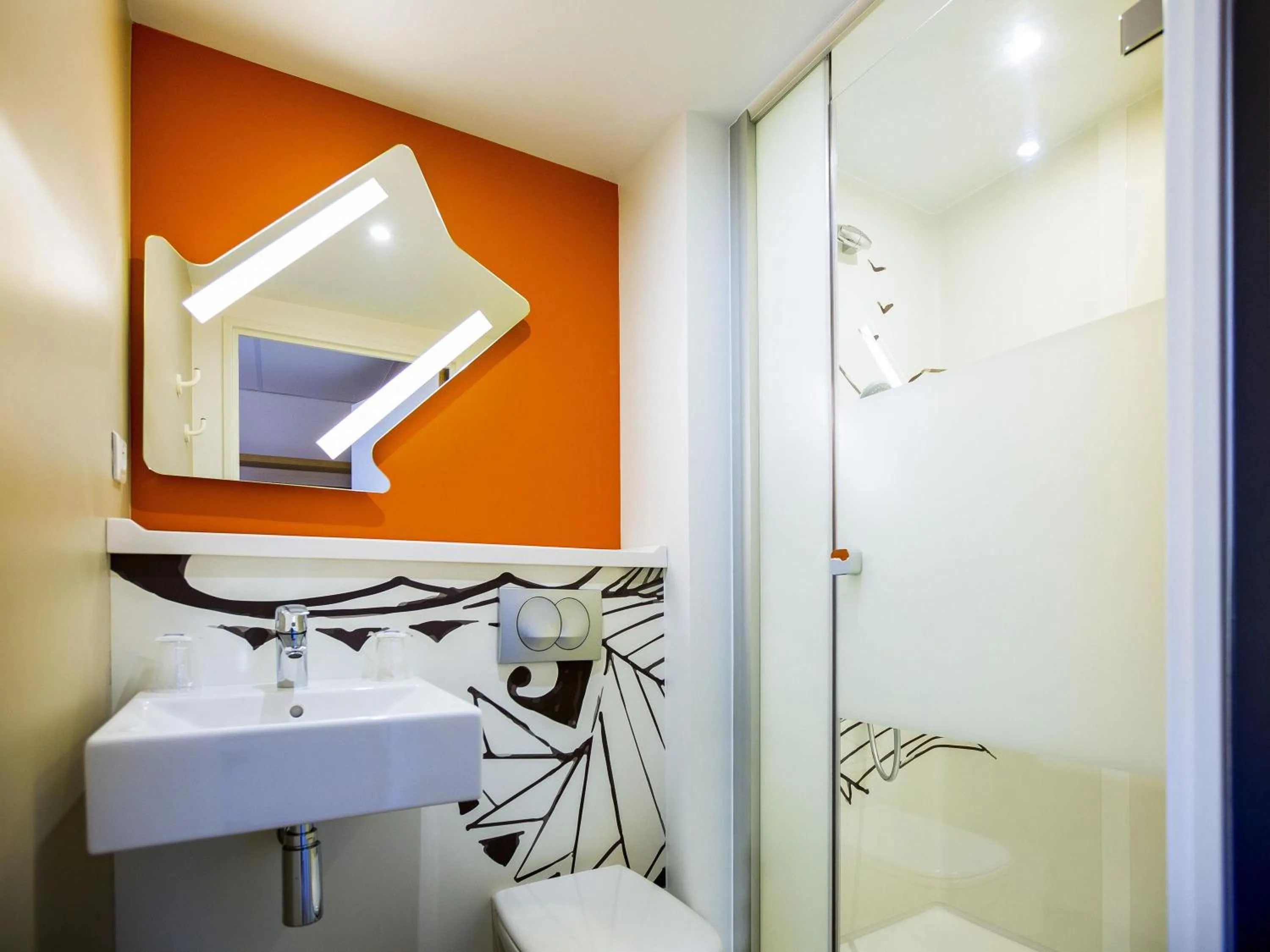 Bedroom in ibis budget Cherbourg - La Glacerie