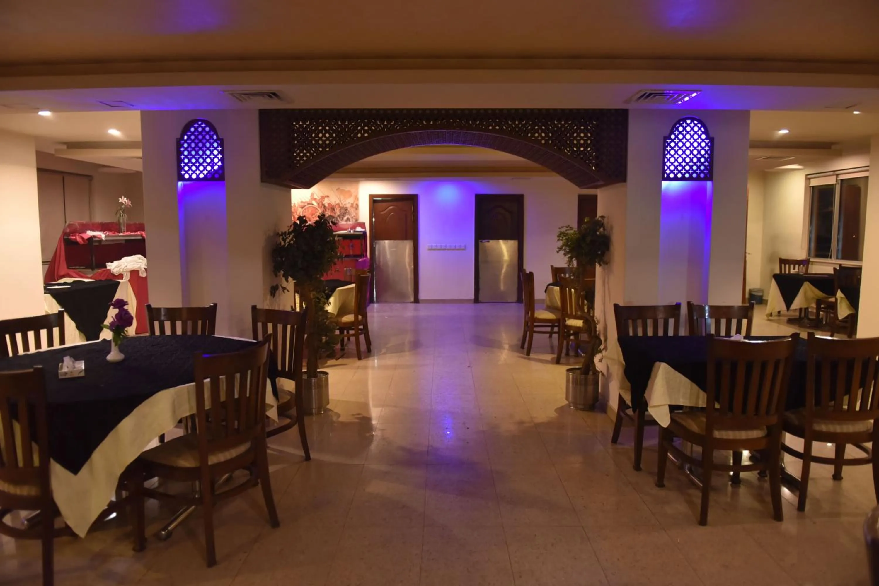 Restaurant/places to eat in Shalimar Tower Hotel Lahore