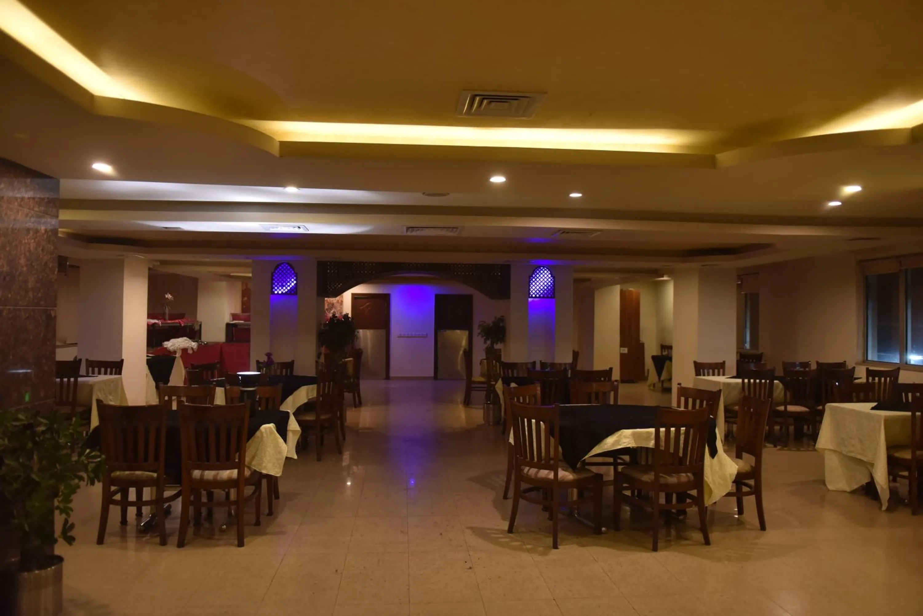 Restaurant/places to eat in Shalimar Tower Hotel Lahore