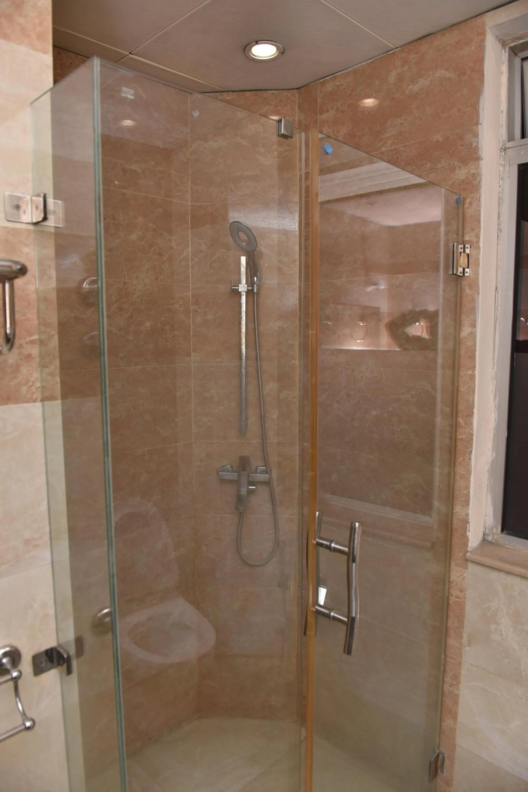 Shower in Shalimar Tower Hotel Lahore