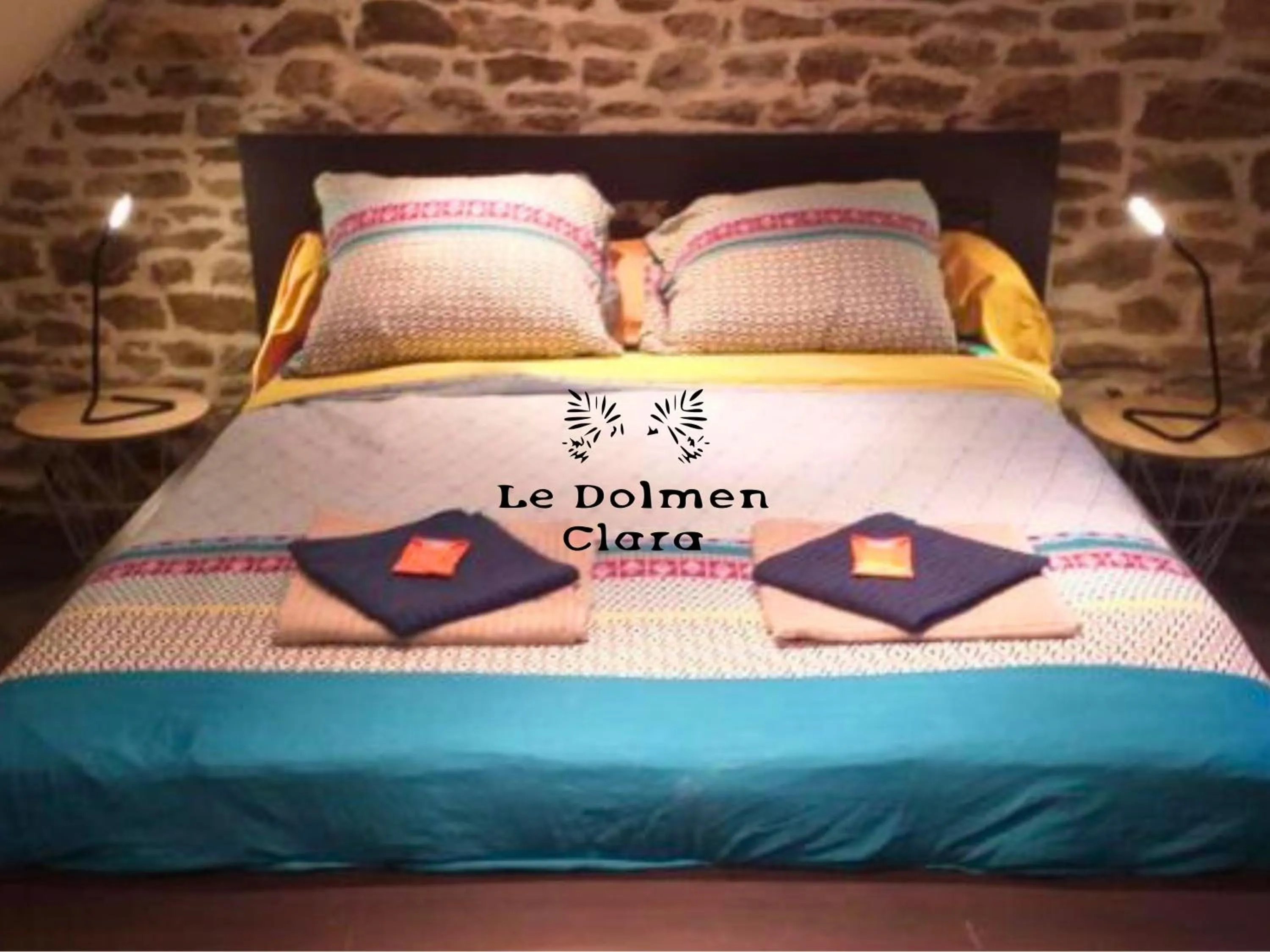 Bedroom, Bed in Le Loft du Dolmen Clara, entre terre et mer