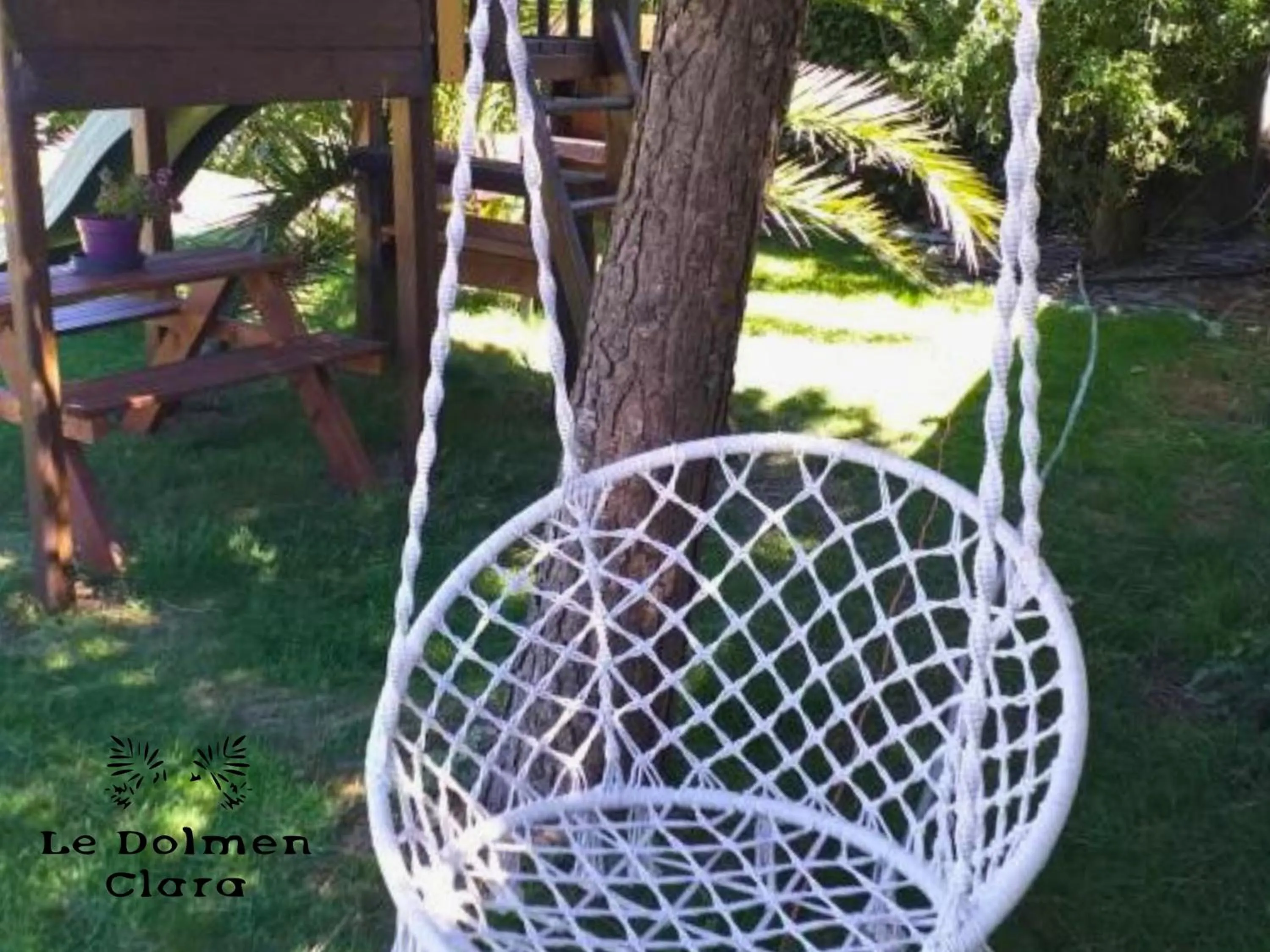 Garden in Le Loft du Dolmen Clara, entre terre et mer