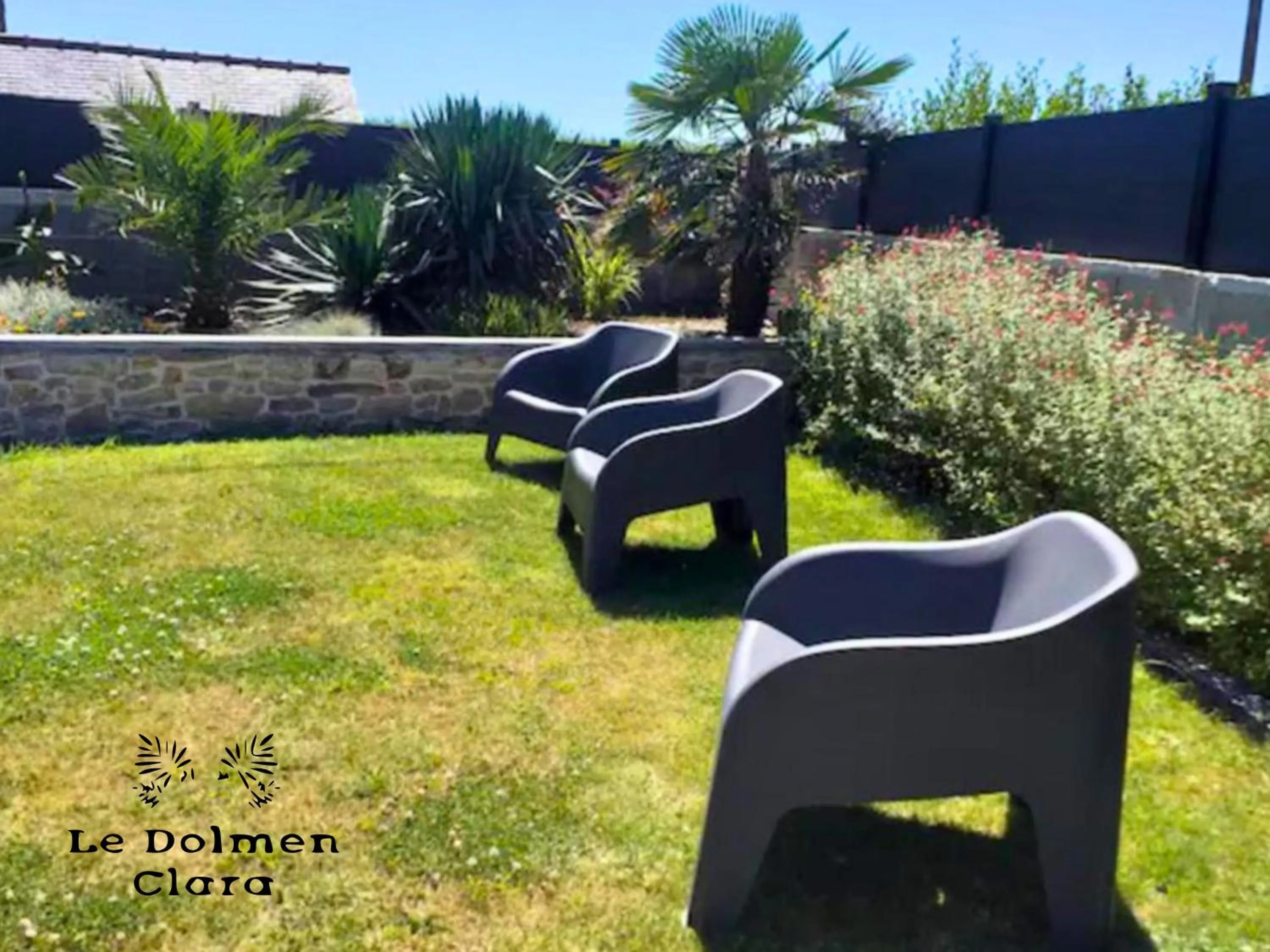Swimming pool in Le Loft du Dolmen Clara, entre terre et mer