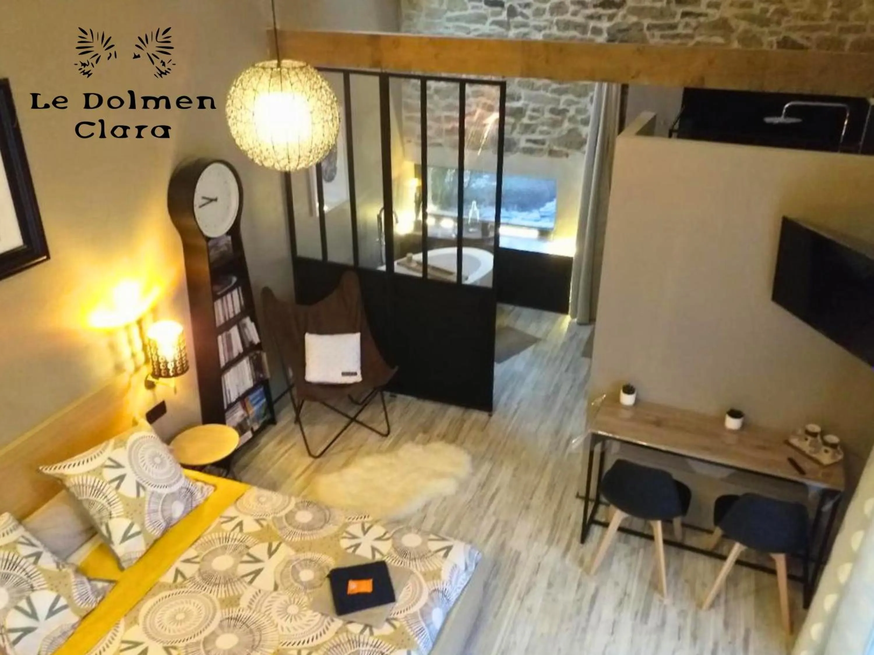Photo of the whole room, Bed in Le Loft du Dolmen Clara, entre terre et mer