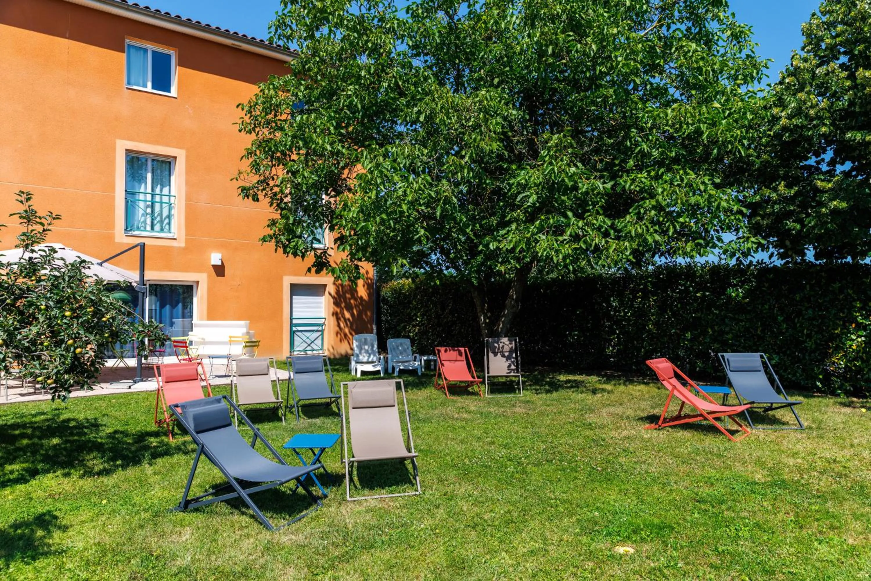 Garden in The Originals Boutique, Hôtel Le Pariou, Issoire