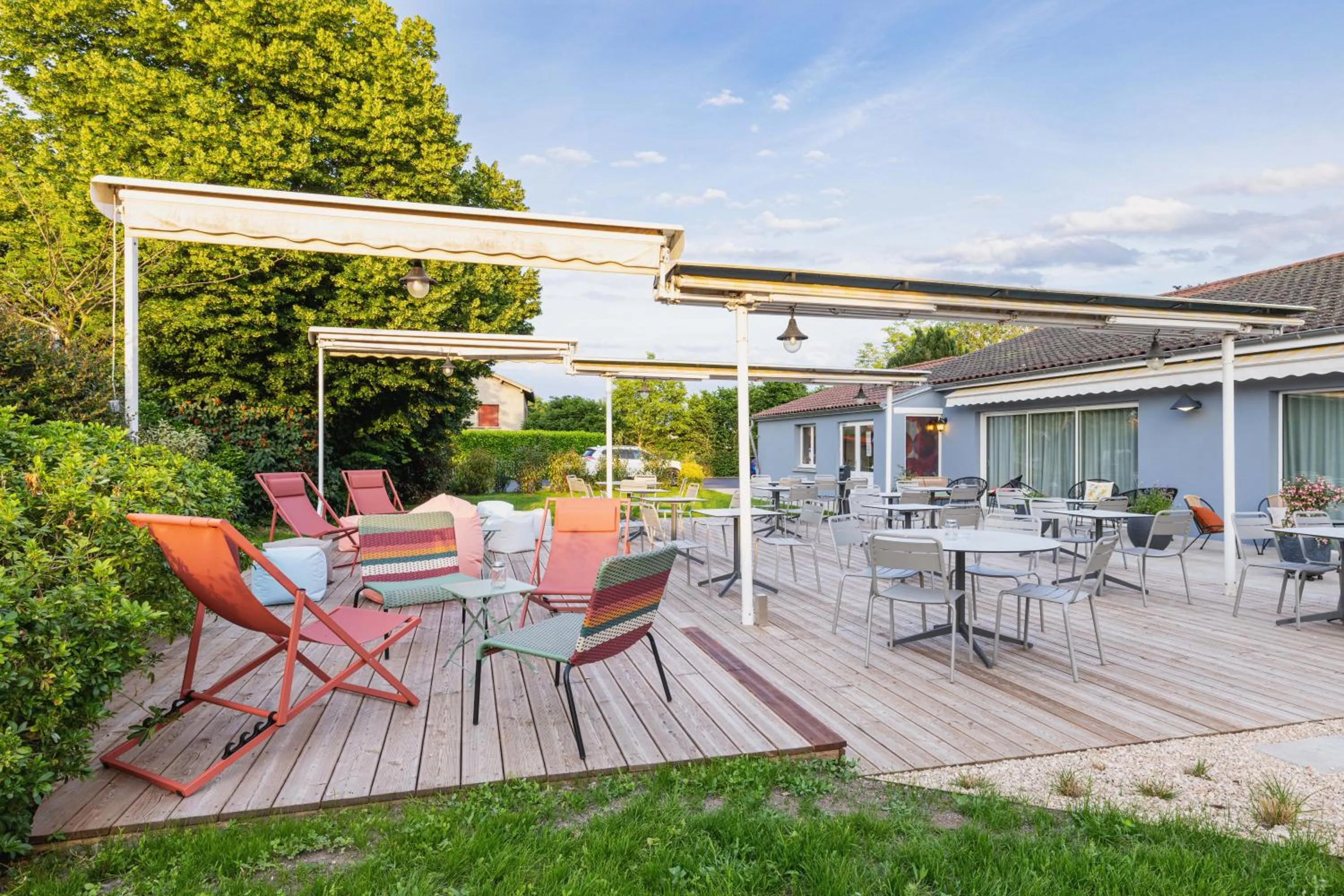 Patio in The Originals Boutique, Hôtel Le Pariou, Issoire