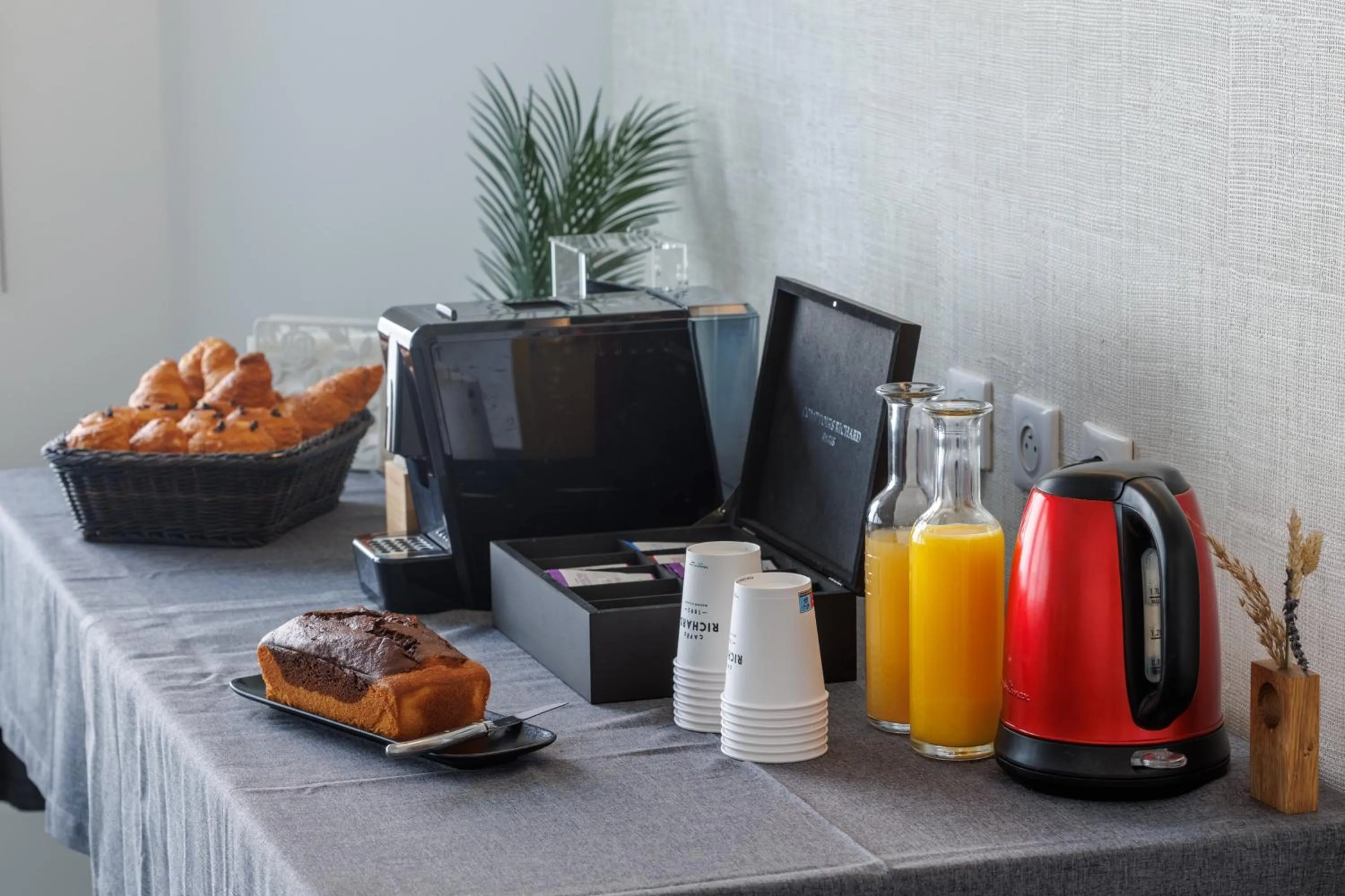 Meeting/conference room in The Originals Boutique, Hôtel Le Pariou, Issoire