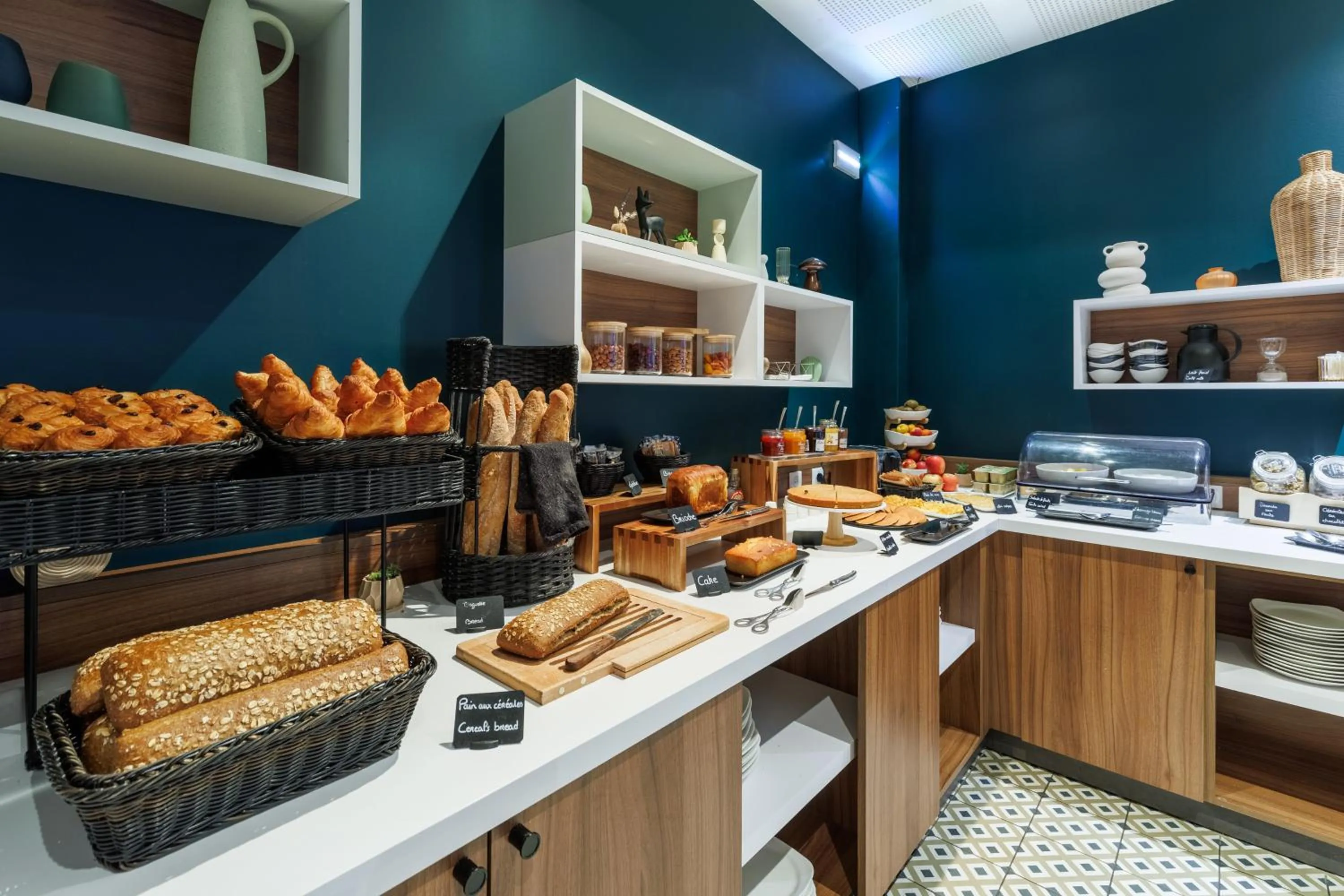 Buffet breakfast in The Originals Boutique, Hôtel Le Pariou, Issoire