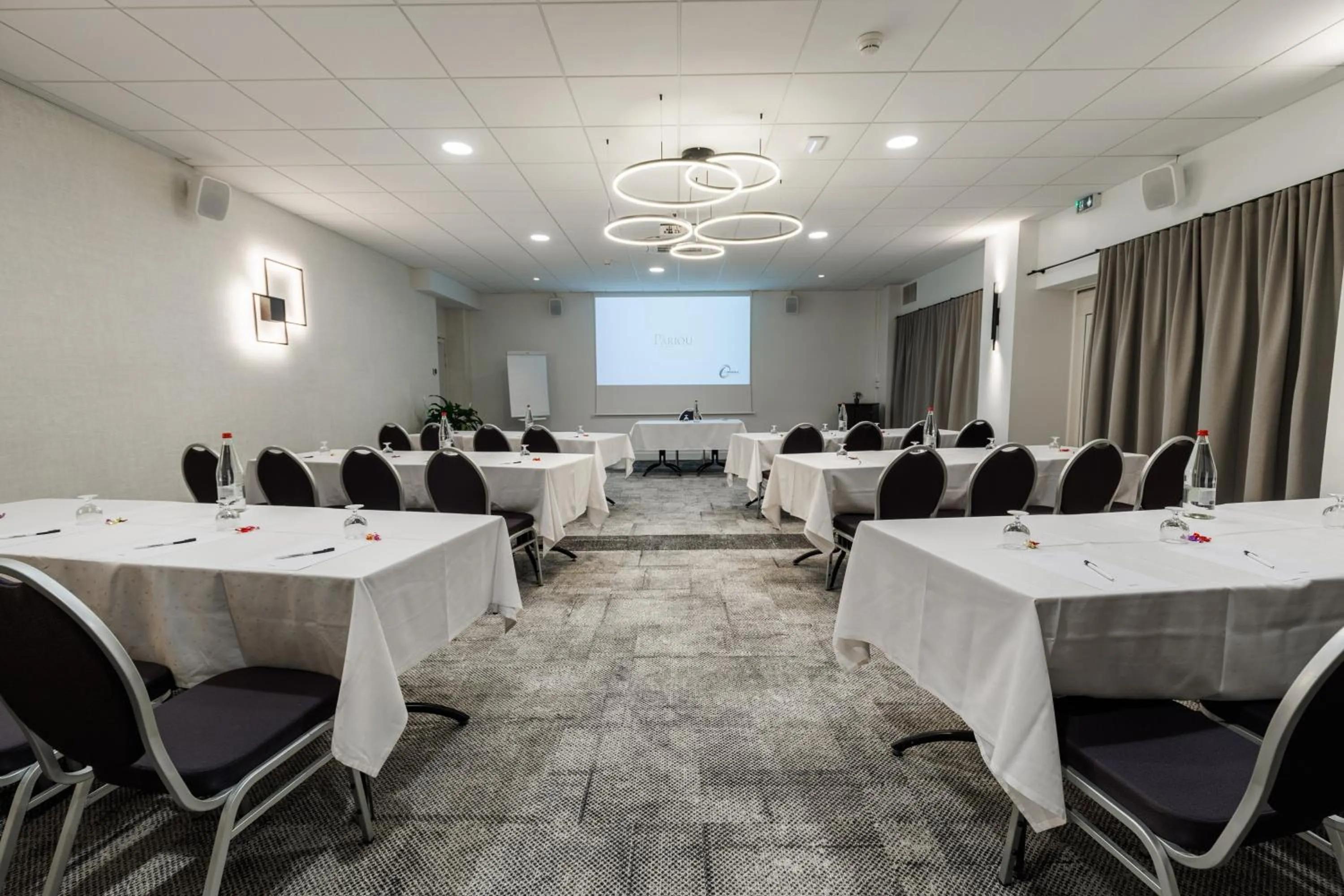 Meeting/conference room in The Originals Boutique, Hôtel Le Pariou, Issoire