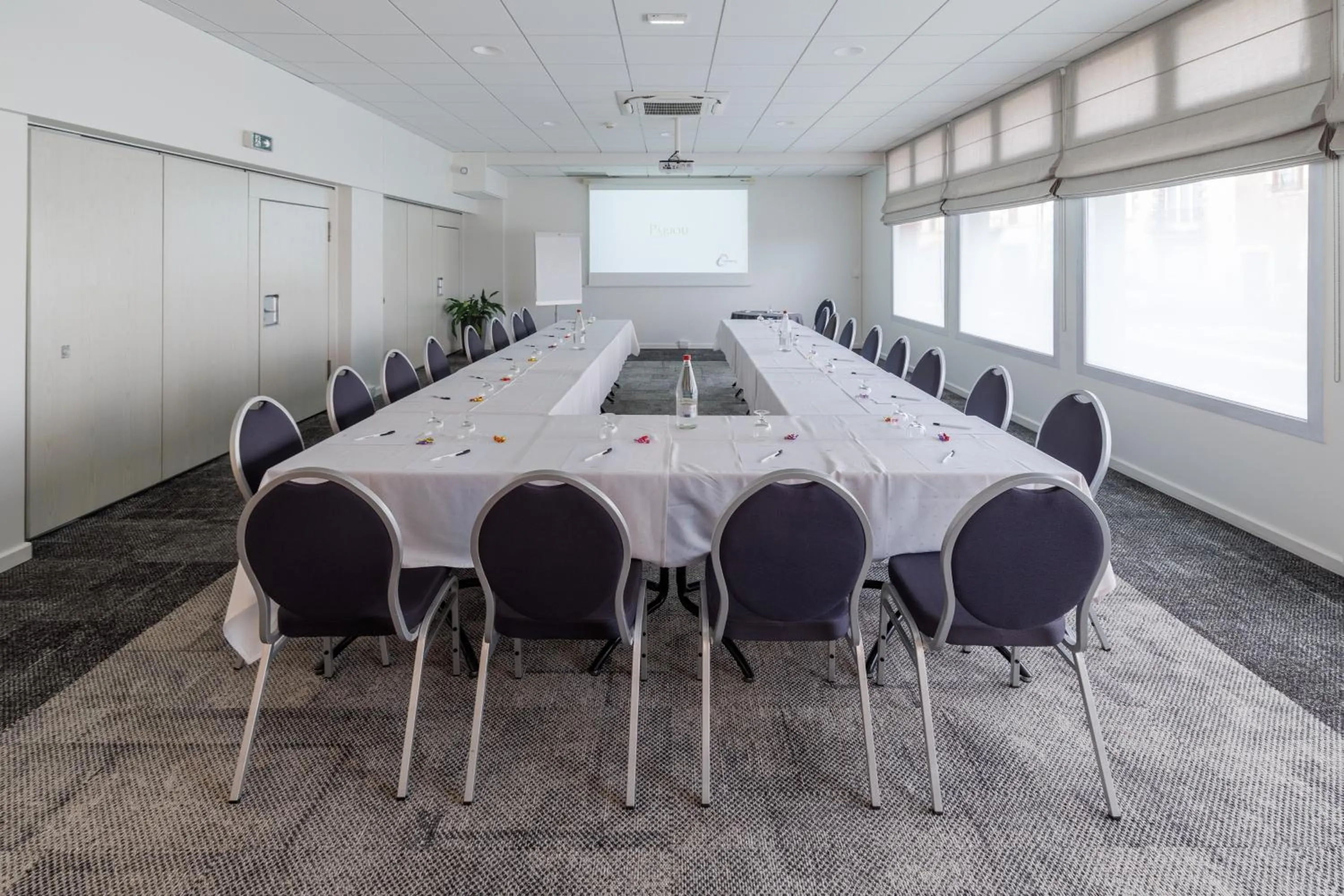 Meeting/conference room in The Originals Boutique, Hôtel Le Pariou, Issoire