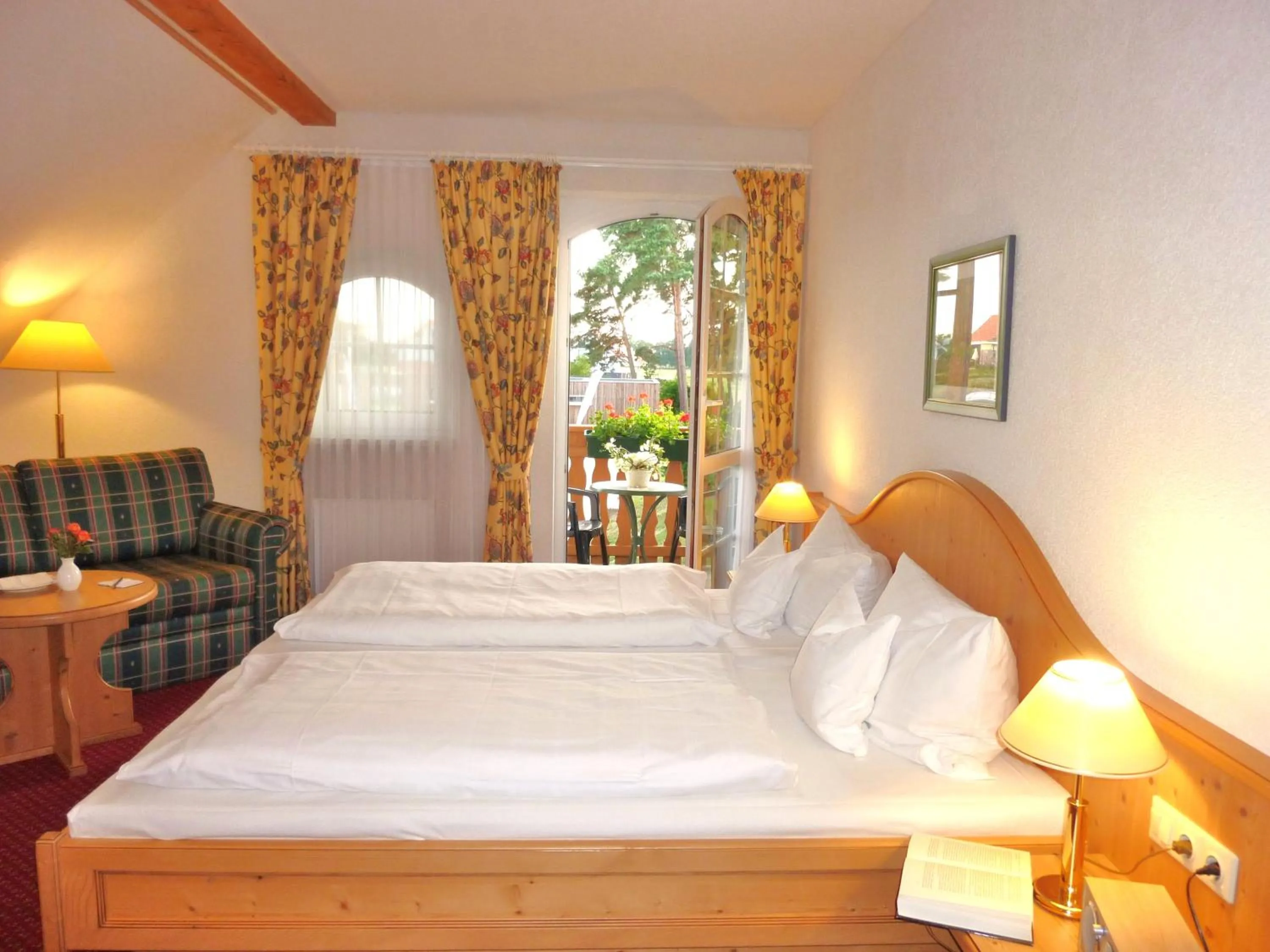 Bed in Landhaus Müritzgarten Hotel garni