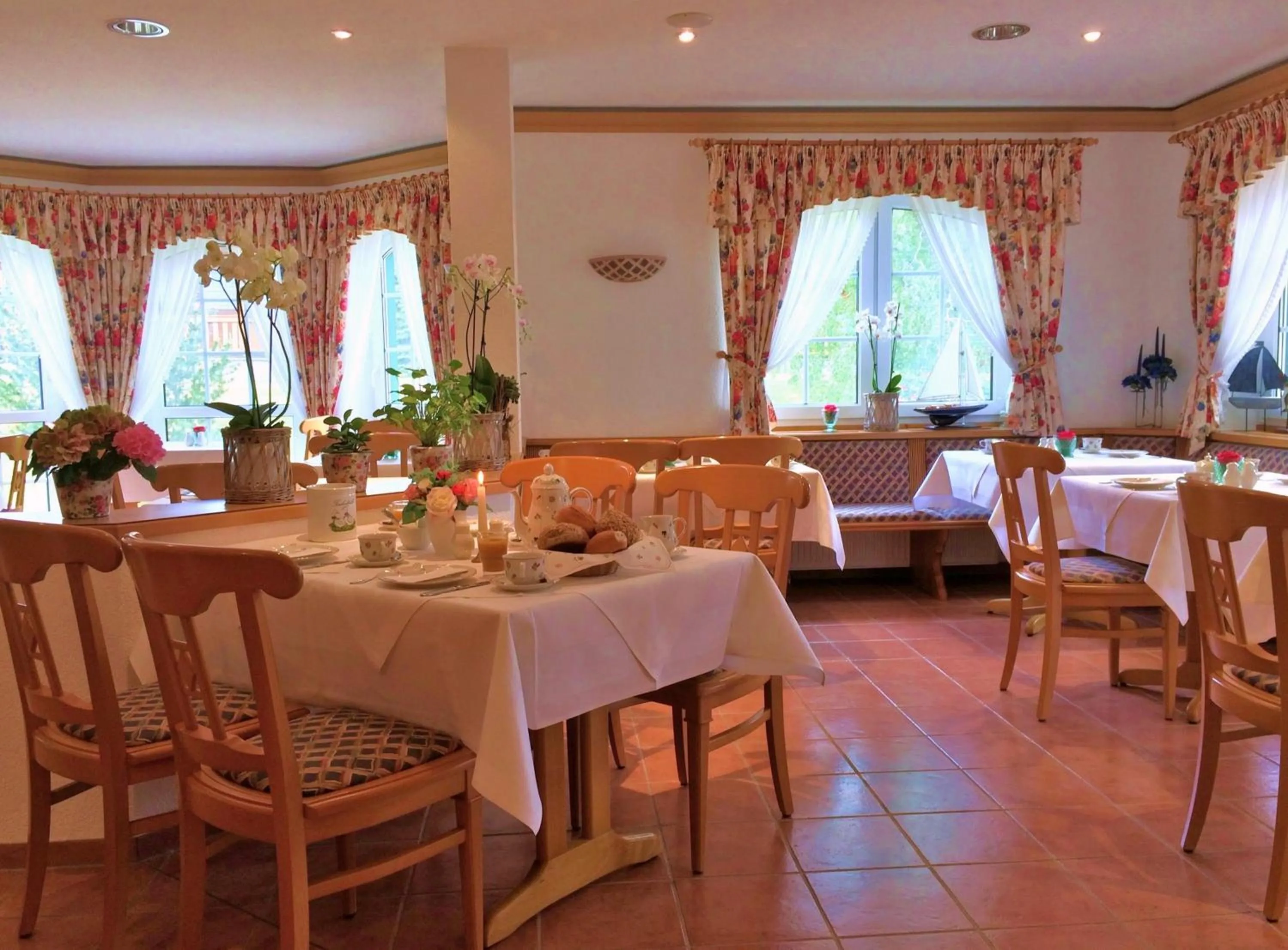 Breakfast in Landhaus Müritzgarten Hotel garni