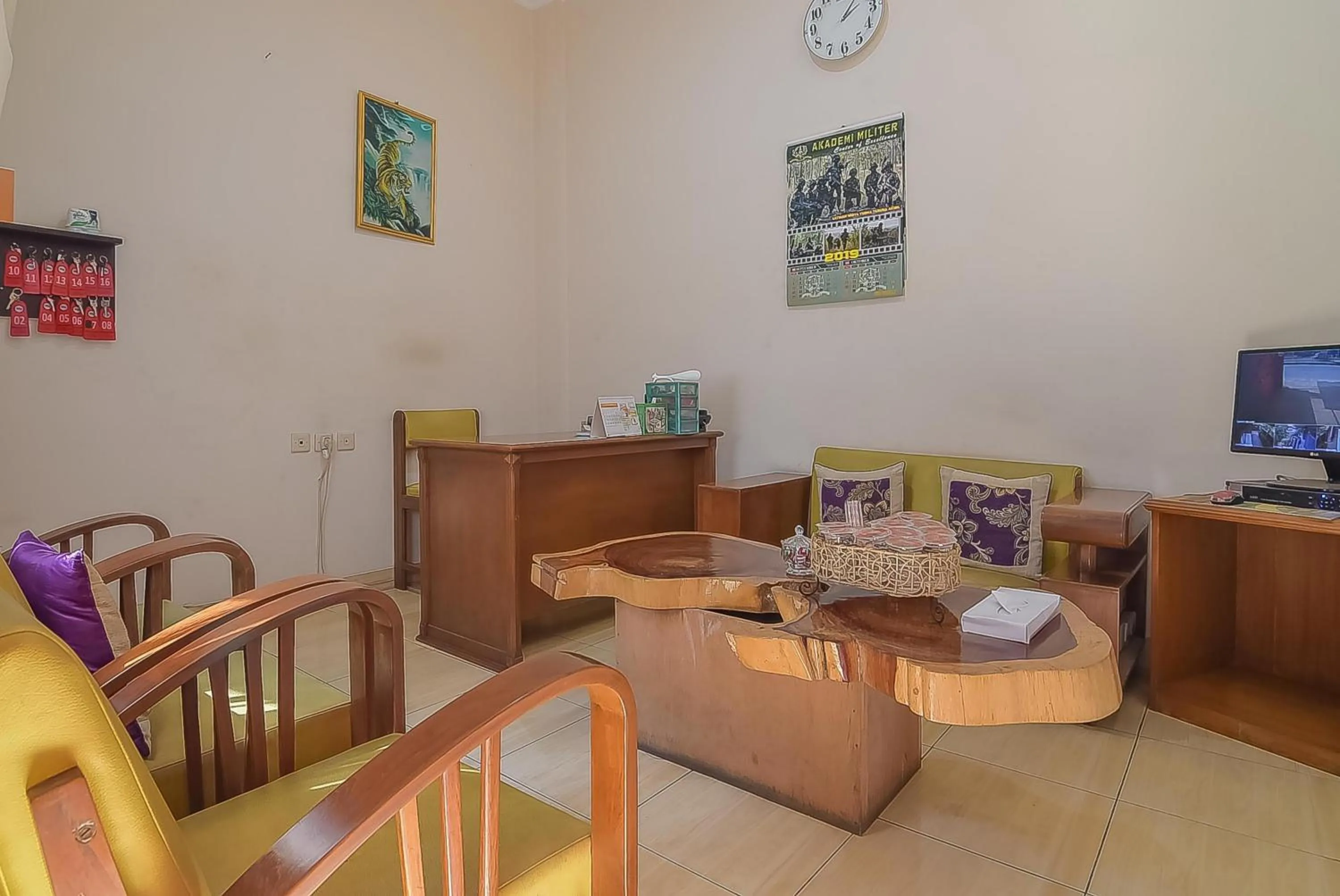 RedDoorz near IPDN 2