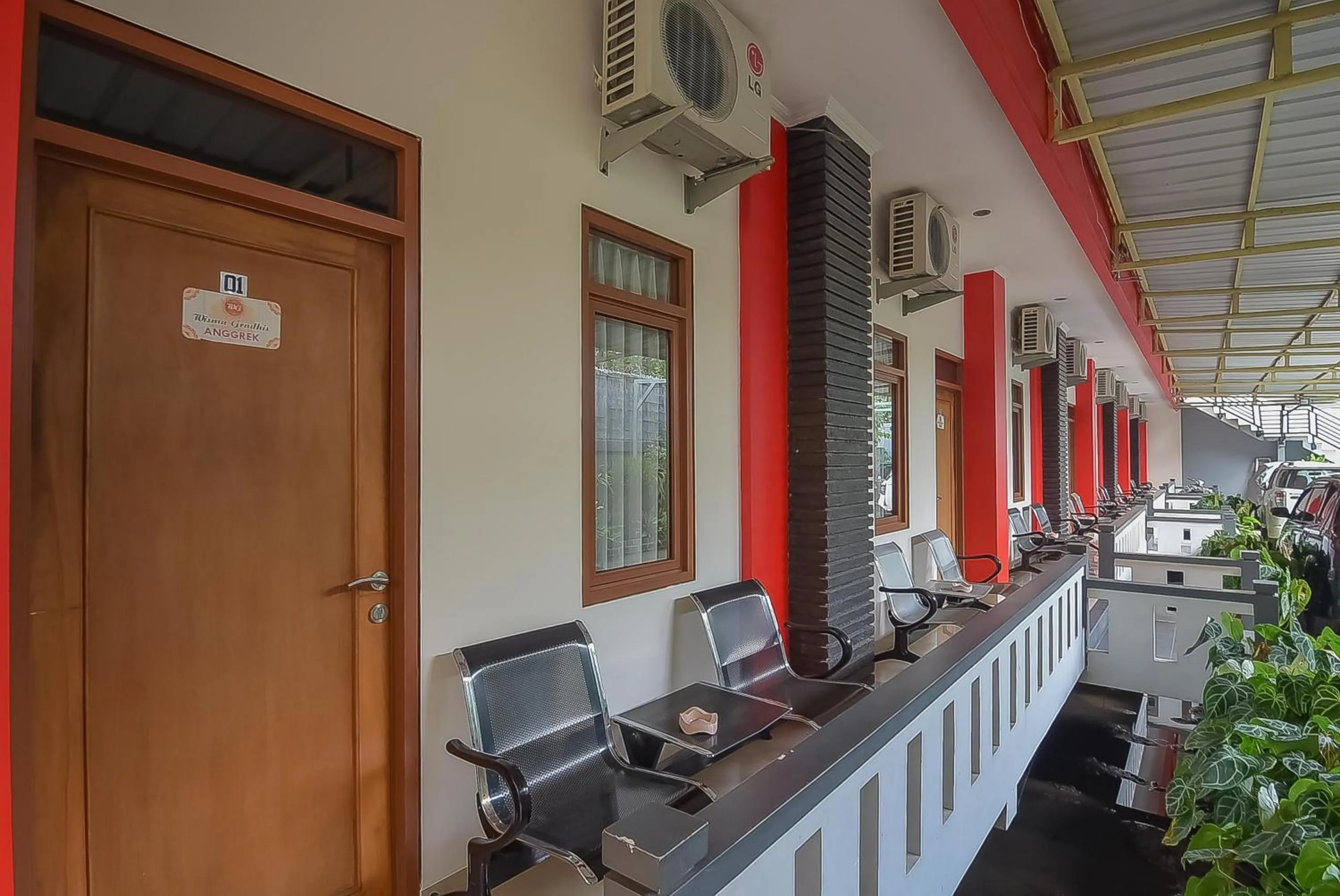 RedDoorz near IPDN 2