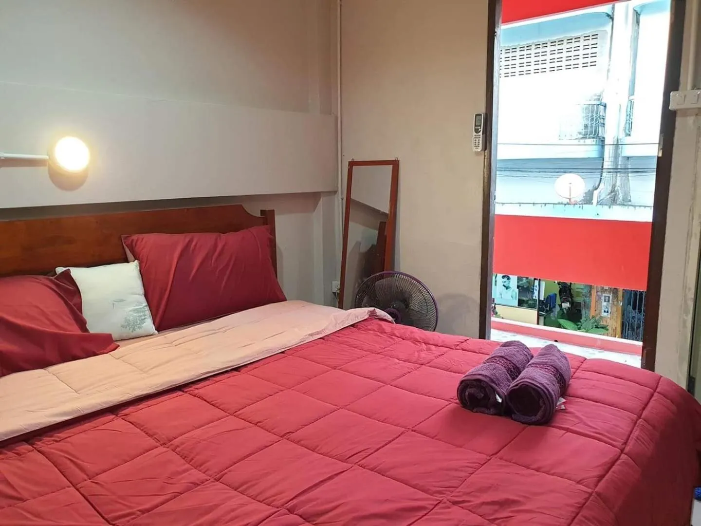 Property building, Bed in SMILE HOME GUESTHOUSE