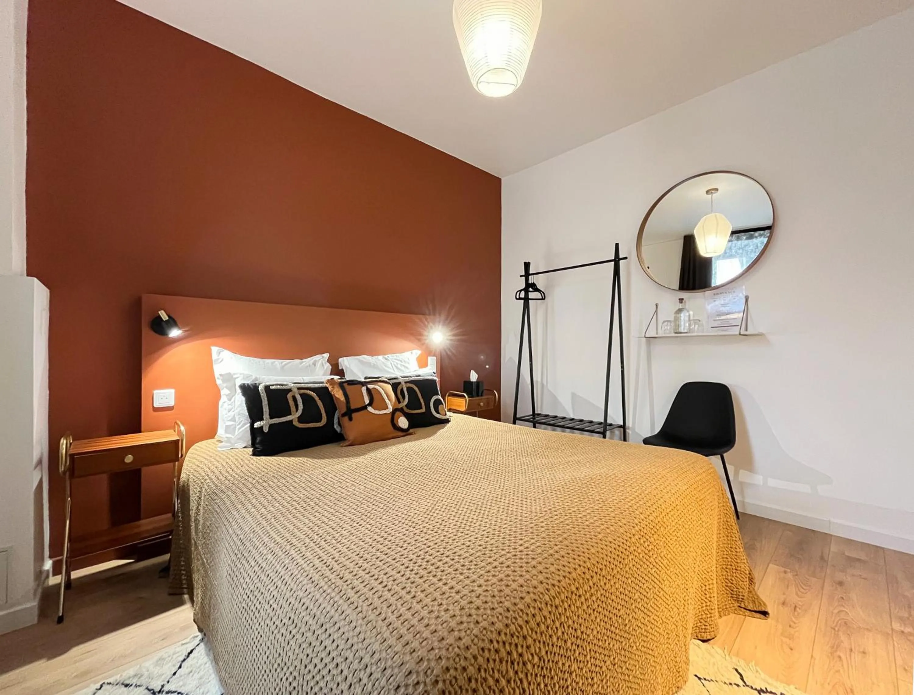 Bed in Hôtel du Commerce