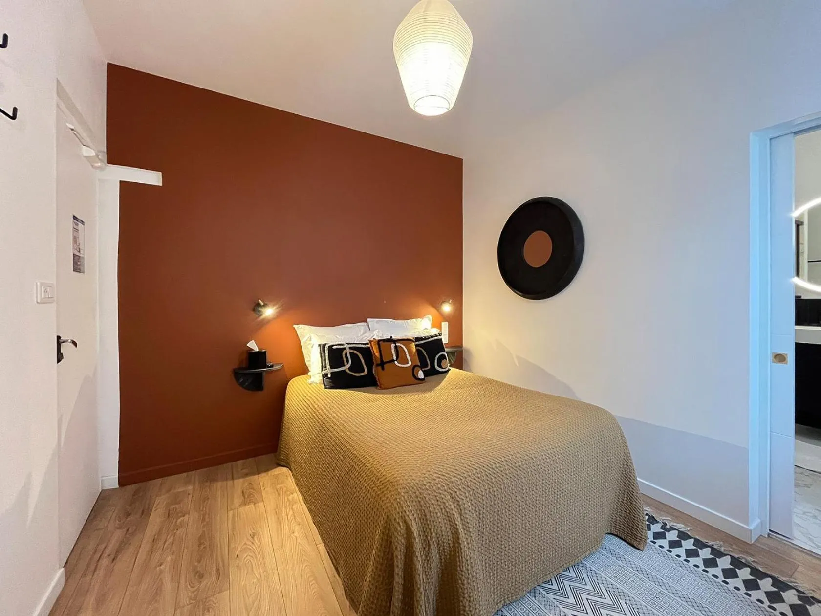 Bed in Hôtel du Commerce