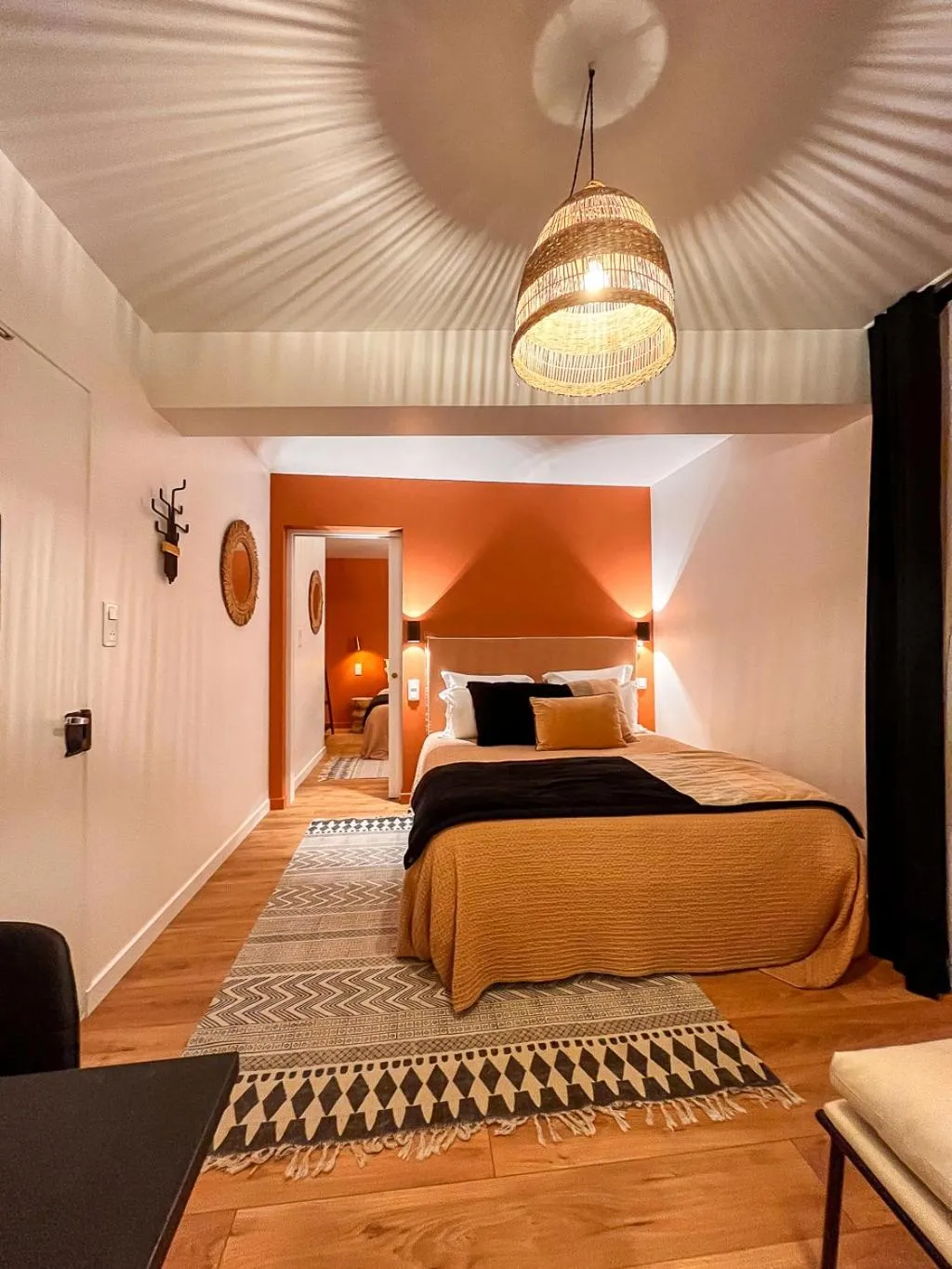 Bed in Hôtel du Commerce