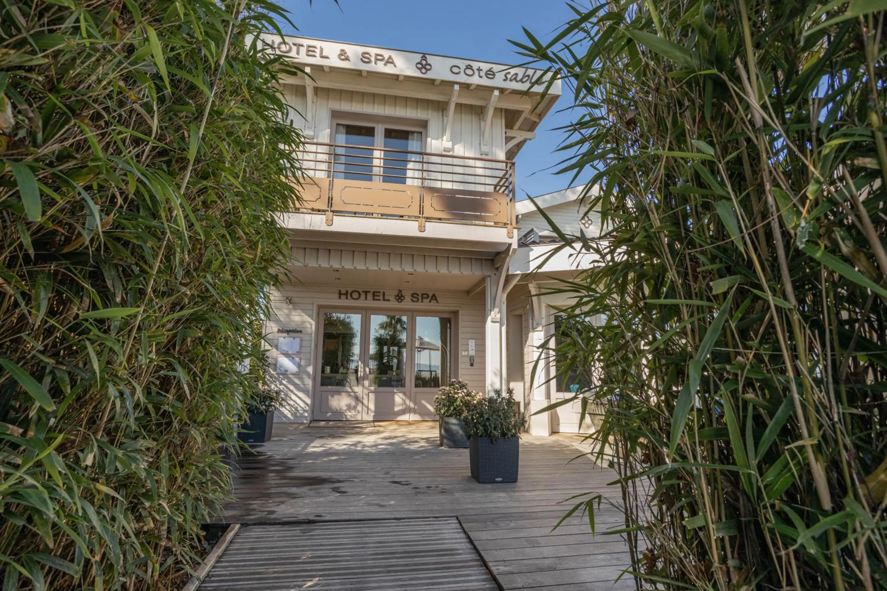 Property building in Hôtel Côté Sable
